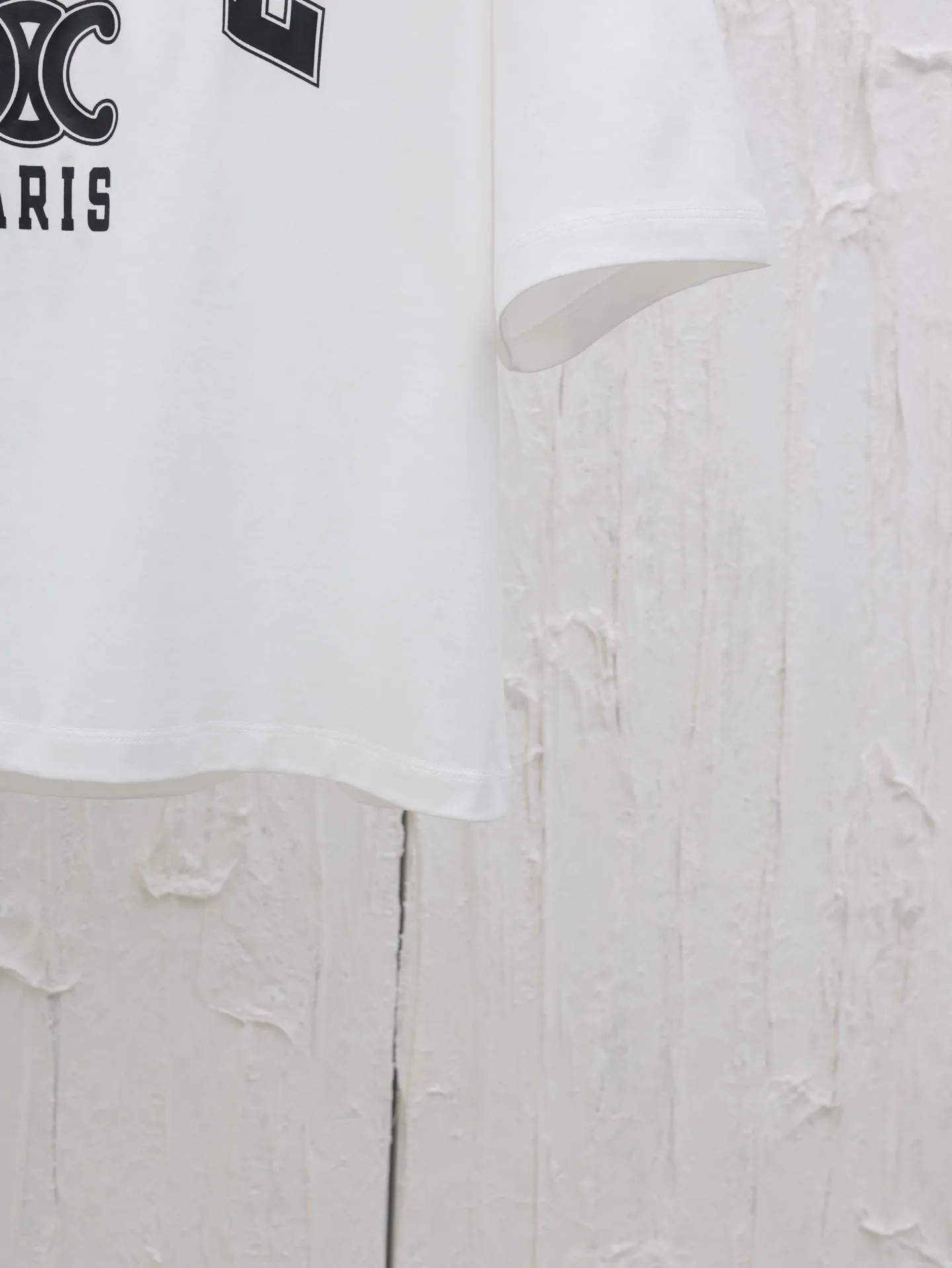 🅿️250 Celine*/Celin 25ss new classic printed Arc de Triomphe round neck short-sleeved fabric is soft and comfortable, classic round neck short-sleeved design, and elastic inserts are embedded in the internal seams to prevent the body from walking after repeated wear and washing. The cuffs and hem bottom are fixed with specially machined double topstitching. At the same time, it can enhance the adhesion between the glue and the fabric. The glue and the fabric have strong adhesion, are washable and wear-resistant, and are not easy to fall off.  Size：S/M/L/XL