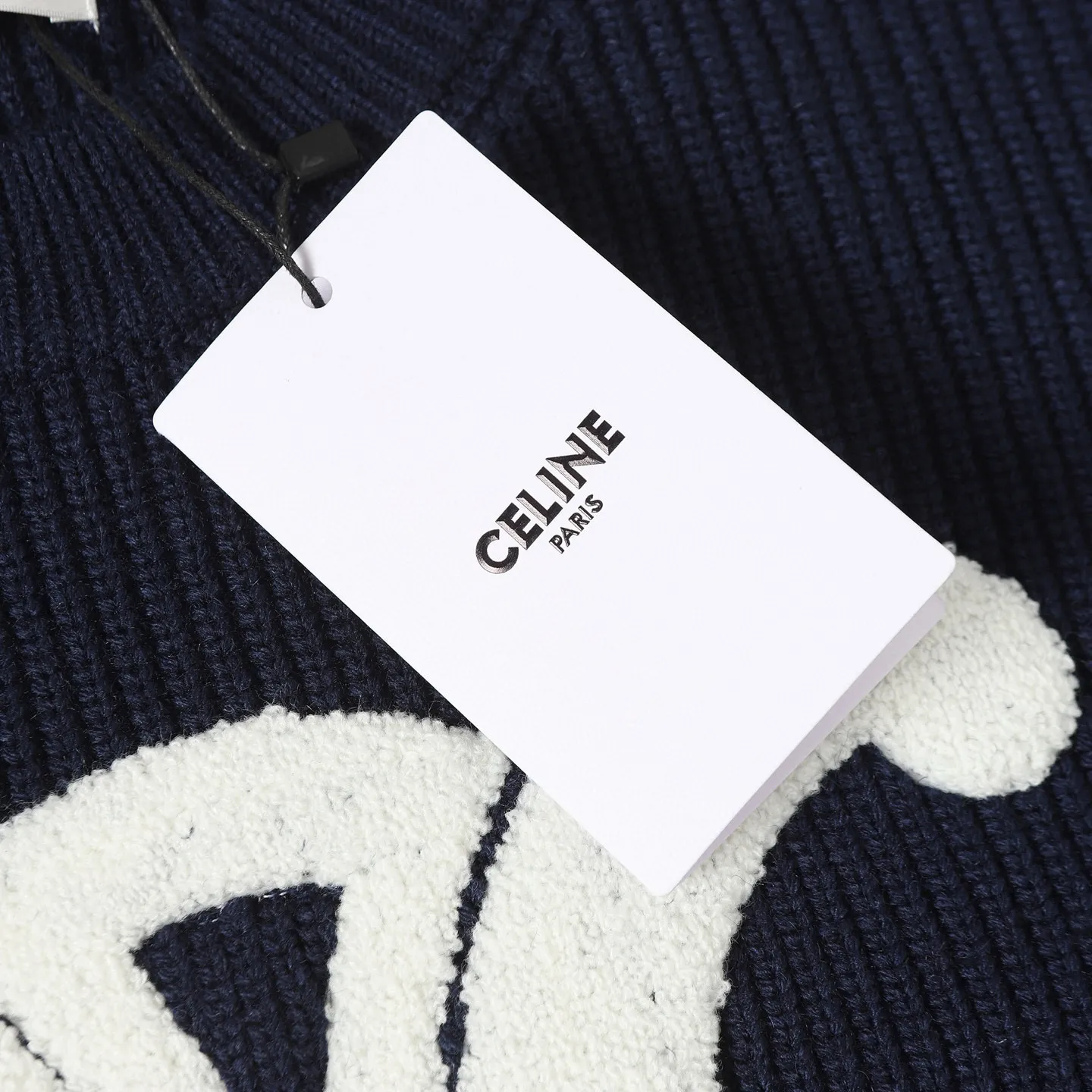 🅿️370 Celine/Celine 25Fw early autumn new Arc de Triomphe logo cardigan exclusively developed by yb! High quality production! Three-dimensional towel embroidered Arc de Triomphe heavyweight 100% imported wool yarn, the texture is invincible, come to those who know the stuff! The classic version has a lazy retro temperament, a preppy style for younger girls, and the upper body is versatile, handsome and fashionable! A must-have high-end item for Bai Fumei! The pattern doesn’t make your upper body look slimmer! Highly recommended for self-retention Color: Navy/Grey Size: S M L