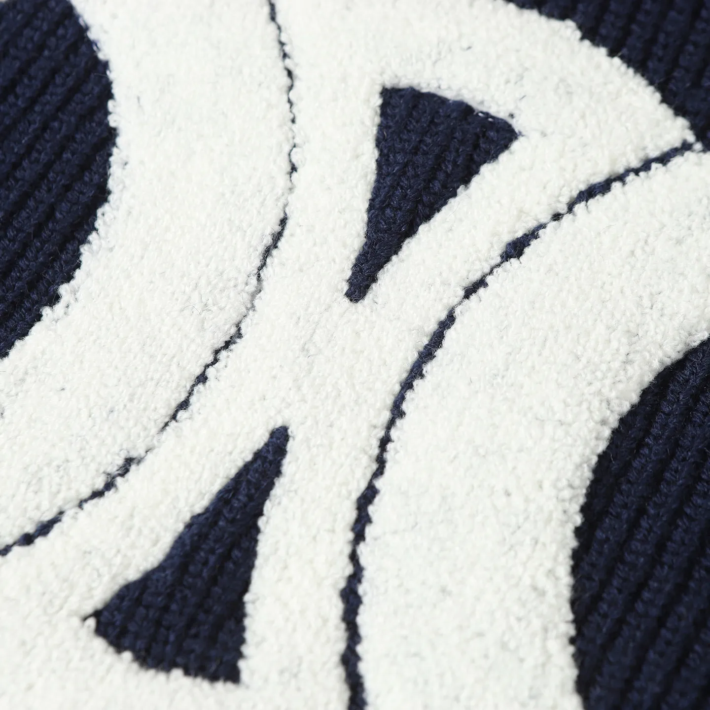 🅿️370 Celine/Celine 25Fw early autumn new Arc de Triomphe logo cardigan exclusively developed by yb! High quality production! Three-dimensional towel embroidered Arc de Triomphe heavyweight 100% imported wool yarn, the texture is invincible, come to those who know the stuff! The classic version has a lazy retro temperament, a preppy style for younger girls, and the upper body is versatile, handsome and fashionable! A must-have high-end item for Bai Fumei! The pattern doesn’t make your upper body look slimmer! Highly recommended for self-retention Color: Navy/Grey Size: S M L