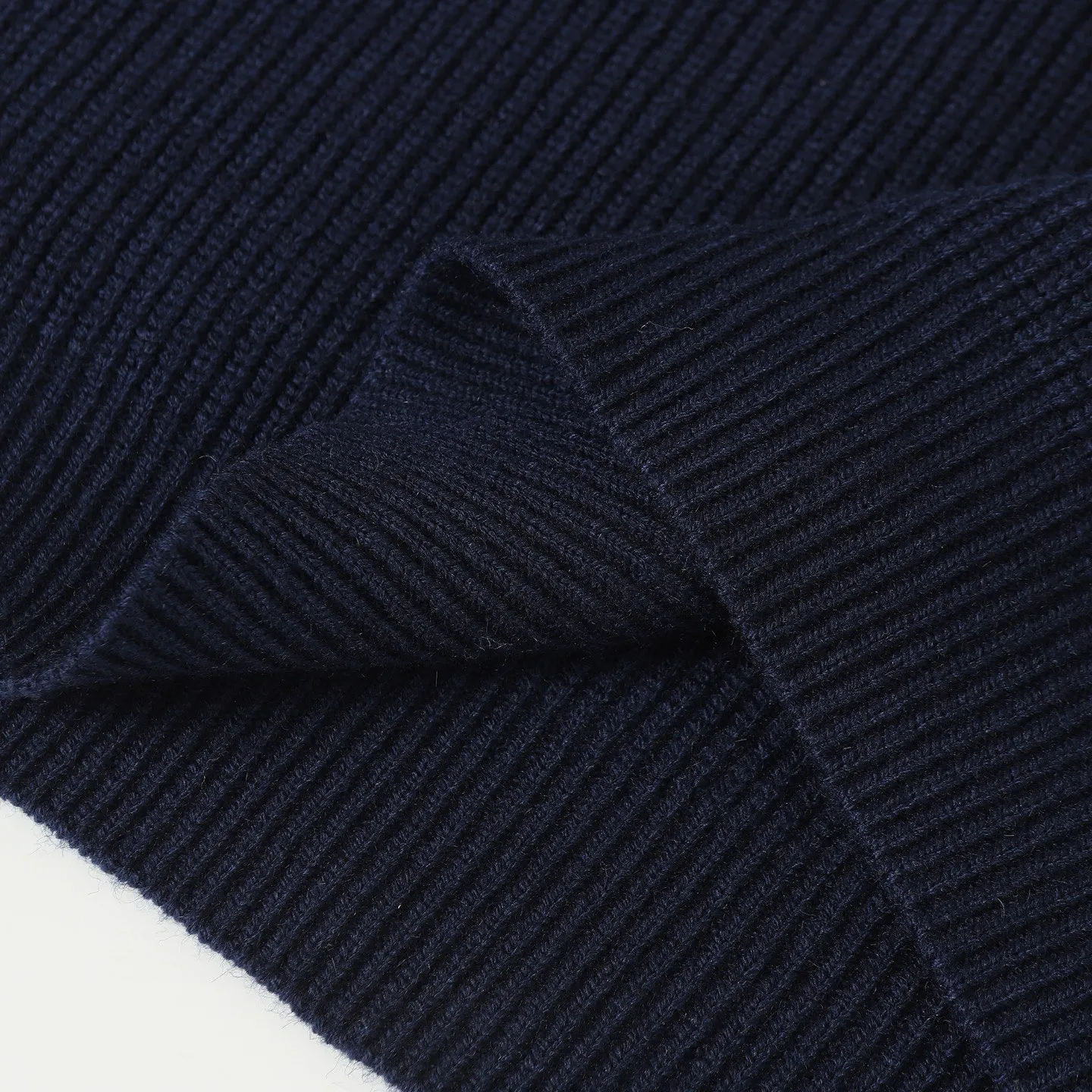 🅿️370 Celine/Celine 25Fw early autumn new Arc de Triomphe logo cardigan exclusively developed by yb! High quality production! Three-dimensional towel embroidered Arc de Triomphe heavyweight 100% imported wool yarn, the texture is invincible, come to those who know the stuff! The classic version has a lazy retro temperament, a preppy style for younger girls, and the upper body is versatile, handsome and fashionable! A must-have high-end item for Bai Fumei! The pattern doesn’t make your upper body look slimmer! Highly recommended for self-retention Color: Navy/Grey Size: S M L