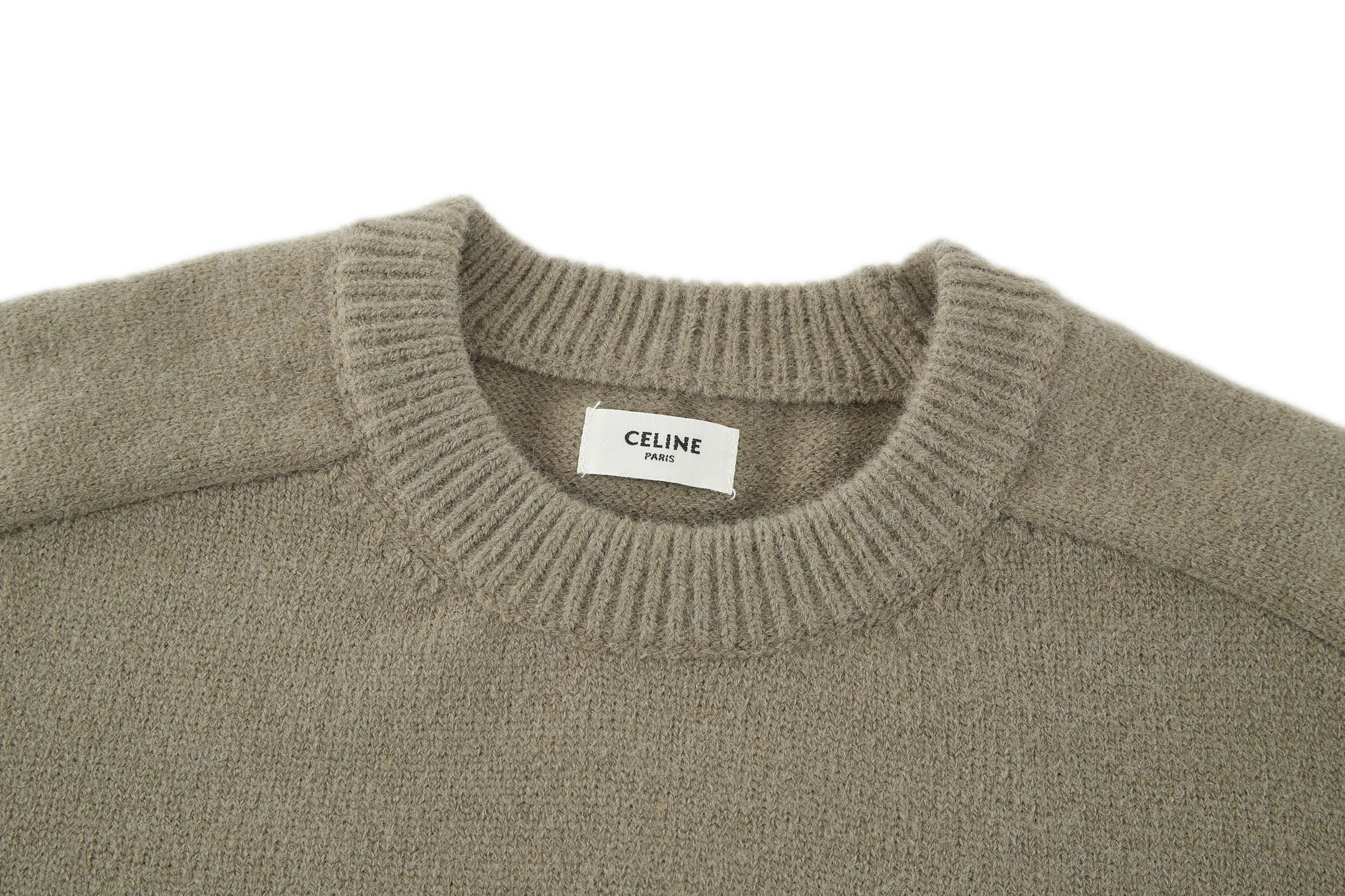 🅿️370 exclusive supply] Celine Arc de Triomphe embroidered logo sweater (green) The original version was purchased and developed for 9,900. The fabric is made of 35% wool, 15% cashmere, and 50% cotton yarn. This fabric is soft and has a three-dimensional shape that won't change shape after being worn for a long time. The embroidery uses 3D three-dimensional embroidery, and the chest is embellished with the Arc de Triomphe embroidered logo. This style is machine-knitted with 7 needles, and the high-density thick stitching ensures warmth. Later process: washing and color fixation - fixed version - wool impurities. Size:S-M-L-XL