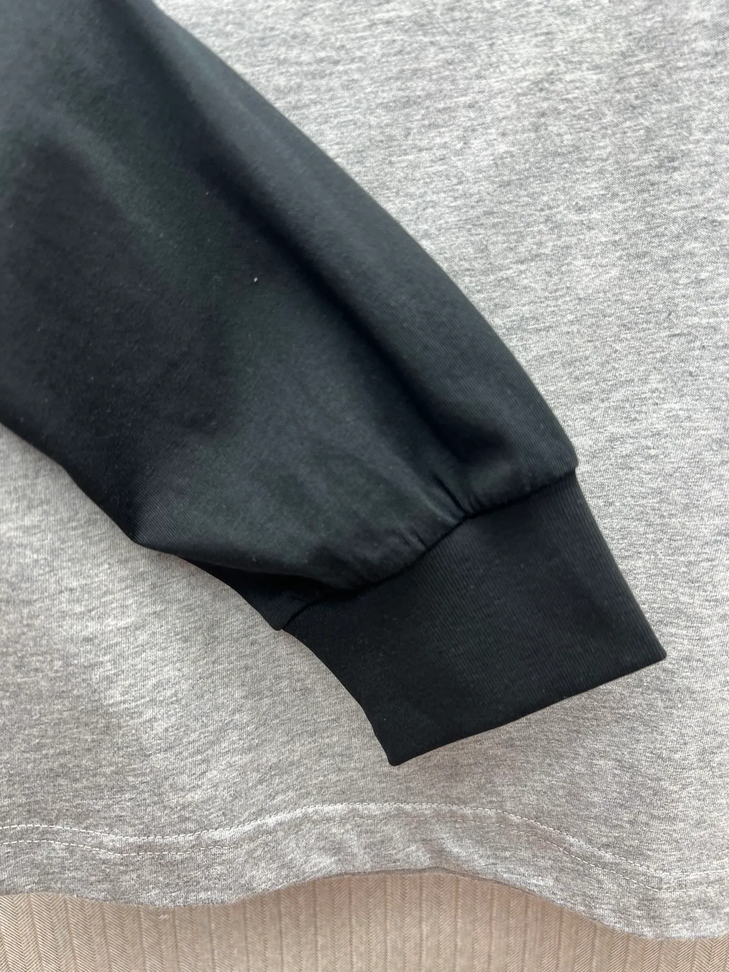 🅿️280 Celine 25ss new printed loose fit, raglan sleeve T-shirt, high version, women's style, gray and black, code number: S.M.L.