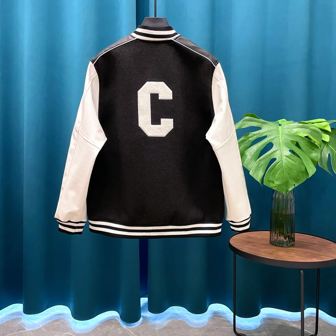 🅿️440 Celine➡️Celine runway style baseball jacket. I ordered the original model and took a month to finally ship it. I love it so much. The upper body is really cool. A Douyin blogger said that this year's new jacket will become a future trend. If you look through street photos, you will find that celebrities regard it as a collectible jacket, a must-have item for men and women who want light luxury for commuting. Developing the highest version on the entire network, it took 1 month to customize and the cost was extremely high. The German imported flat-machine made custom-woven wool jacquard threads, using the first layer of imported lambskin. The pleated texture is unparalleled. It is hand-cut and meticulously crafted. The stitching position is very technical. Whether the whole garment is good or not depends on this position. Top-notch workmanship and details can stand the test. A full set of customized accessories, the letters are clear and perfectly restored without any difference. High-end atmosphere and full grade! The entire dress is exclusively customized with heavy craftsmanship. The towel patch embroidery is perfectly combined with craft embroidery and precise stitching! Absolute craftsmanship quality!
