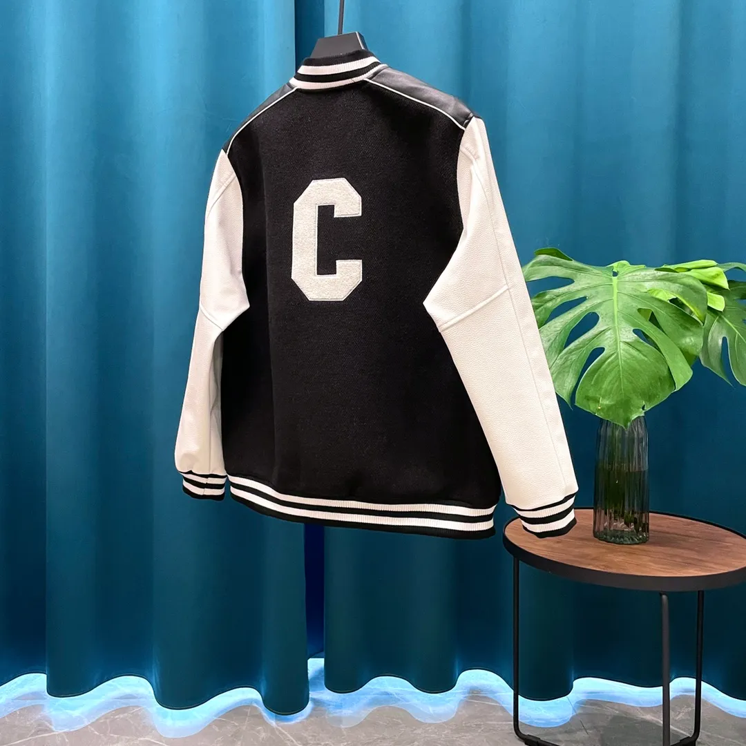 🅿️440 Celine➡️Celine runway style baseball jacket. I ordered the original model and took a month to finally ship it. I love it so much. The upper body is really cool. A Douyin blogger said that this year's new jacket will become a future trend. If you look through street photos, you will find that celebrities regard it as a collectible jacket, a must-have item for men and women who want light luxury for commuting. Developing the highest version on the entire network, it took 1 month to customize and the cost was extremely high. The German imported flat-machine made custom-woven wool jacquard threads, using the first layer of imported lambskin. The pleated texture is unparalleled. It is hand-cut and meticulously crafted. The stitching position is very technical. Whether the whole garment is good or not depends on this position. Top-notch workmanship and details can stand the test. A full set of customized accessories, the letters are clear and perfectly restored without any difference. High-end atmosphere and full grade! The entire dress is exclusively customized with heavy craftsmanship. The towel patch embroidery is perfectly combined with craft embroidery and precise stitching! Absolute craftsmanship quality!