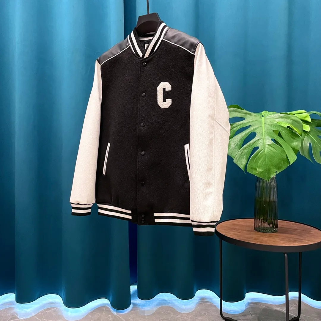 🅿️440 Celine➡️Celine runway style baseball jacket. I ordered the original model and took a month to finally ship it. I love it so much. The upper body is really cool. A Douyin blogger said that this year's new jacket will become a future trend. If you look through street photos, you will find that celebrities regard it as a collectible jacket, a must-have item for men and women who want light luxury for commuting. Developing the highest version on the entire network, it took 1 month to customize and the cost was extremely high. The German imported flat-machine made custom-woven wool jacquard threads, using the first layer of imported lambskin. The pleated texture is unparalleled. It is hand-cut and meticulously crafted. The stitching position is very technical. Whether the whole garment is good or not depends on this position. Top-notch workmanship and details can stand the test. A full set of customized accessories, the letters are clear and perfectly restored without any difference. High-end atmosphere and full grade! The entire dress is exclusively customized with heavy craftsmanship. The towel patch embroidery is perfectly combined with craft embroidery and precise stitching! Absolute craftsmanship quality!