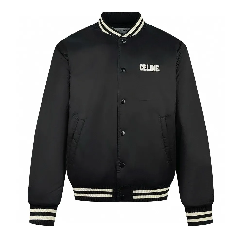 🅿️570 [Exclusive supply] Celine patch letter baseball padded jacket (black) Original purchase and development of 19,500, the fabric is made of customized flocculated soft light brocade velvet, warm and soft, comfortable and close to the skin. It is made of pure and deep black as the base color. The iconic CELINE patch on the chest is embellished. It injects smart vitality with a simple and powerful gesture. The two-color ribbed trim is like a smart chord, adding fashionable tension. With its excellent versatile properties, it has become a well-deserved universal key in the fashion industry. Letter Fantasy Relief Technology uses engraving tools to carve the letters into clear lines. Then, through deep carving and polishing of different parts of the letters, the surface shows undulating changes, giving a full sense of layering. Letter embroidery dream three-dimensional craft can create three-dimensional visual effects on a flat surface through specific stitching methods and materials, and precise control of the direction and force of each stitch and line. Template machine bag opening The preset template guides the position, shape and size of the bag opening. The accuracy ensures the quality of the bag opening effect. Size:46/48/50/52
