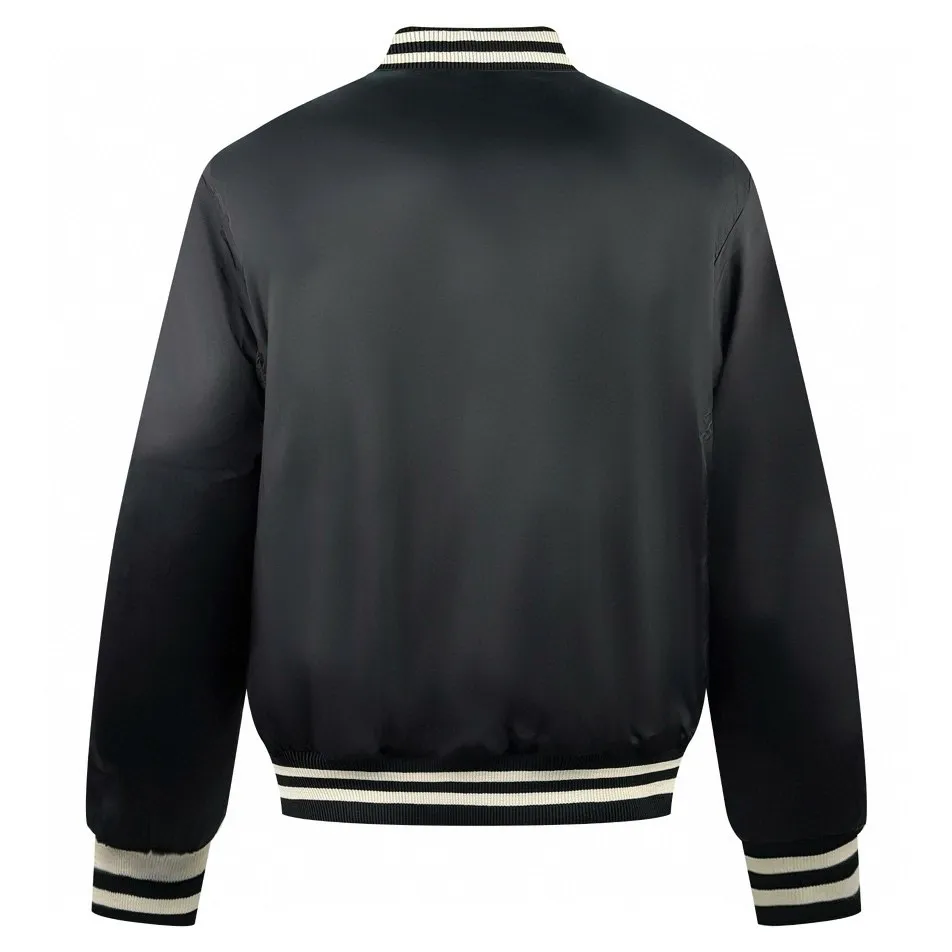 🅿️570 [Exclusive supply] Celine patch letter baseball padded jacket (black) Original purchase and development of 19,500, the fabric is made of customized flocculated soft light brocade velvet, warm and soft, comfortable and close to the skin. It is made of pure and deep black as the base color. The iconic CELINE patch on the chest is embellished. It injects smart vitality with a simple and powerful gesture. The two-color ribbed trim is like a smart chord, adding fashionable tension. With its excellent versatile properties, it has become a well-deserved universal key in the fashion industry. Letter Fantasy Relief Technology uses engraving tools to carve the letters into clear lines. Then, through deep carving and polishing of different parts of the letters, the surface shows undulating changes, giving a full sense of layering. Letter embroidery dream three-dimensional craft can create three-dimensional visual effects on a flat surface through specific stitching methods and materials, and precise control of the direction and force of each stitch and line. Template machine bag opening The preset template guides the position, shape and size of the bag opening. The accuracy ensures the quality of the bag opening effect. Size:46/48/50/52