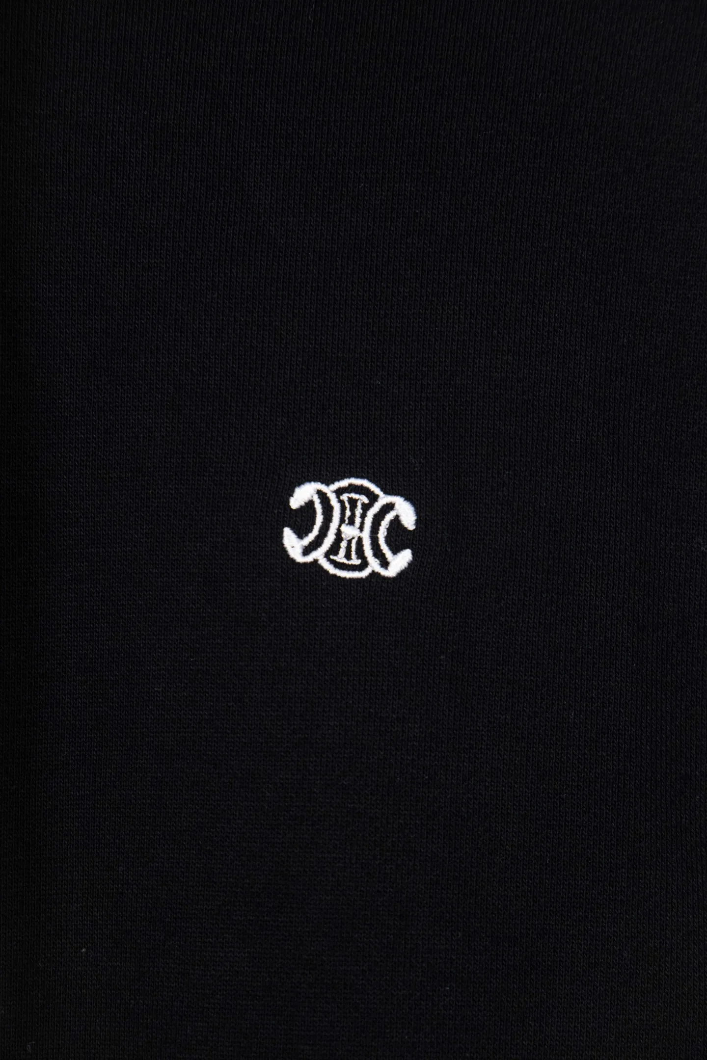 🅿️250 model number: M257 CELINE/Celine Arc de Triomphe knitted hooded sweatshirt The CE classic model is the hottest, most elegant and most versatile one in the Arc de Triomphe series. In terms of design, it is the most common basic style among sweatshirts. It has no fancy tricks and uses letter design to embellish the overall style. It is simple and clear. You will know at a glance that you will not regret buying it. It can be used in all wardrobes for commuting, and it is full of temperament! As for the fabric, you really want it! The simpler a sweatshirt like this is, the more exquisite its materials and craftsmanship are. It is made of 400g high-gram weight dust-free cloth. The body has a heavy feeling, the needle-cut texture is tight, and the skin feels clear and natural. Every time you throw it away, you can feel the noble texture of the clothes, just like the noble temperament displayed on the counter. The letter printing uses imported fine matte black paste. The matte printing completely penetrates into the fabric and blends into one! Size：S-XL