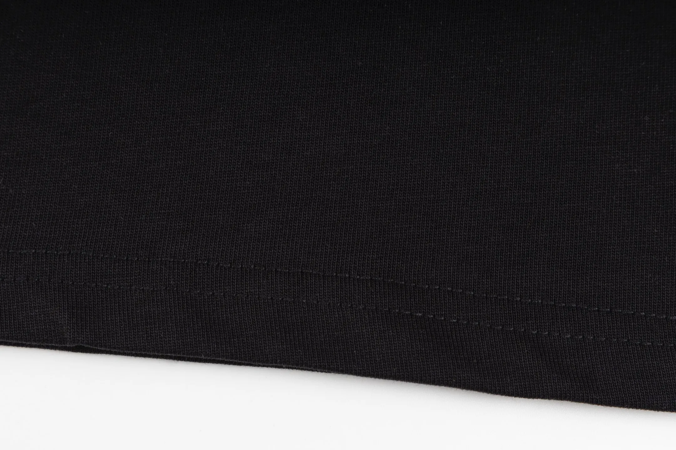 🅿️170 Style #Z5 Celine limited letter logo printed round neck short sleeves Same style as CELINE official website Fabric: 32-count double yarn 280g pure cotton fabric Weaving and dyeing threads of the same color in the same cylinder Process: imported machine white ink direct-jet printing process Supporting: complete three-label cardboard oil paper code sticker packaging High-temperature pre-shrinking process before production, no shrinkage and deformation Imported machine professional plate making os version can wear up to 200 pounds The size is measured manually. The error of 2-3cm is normal. Color: black white size: s m l xl