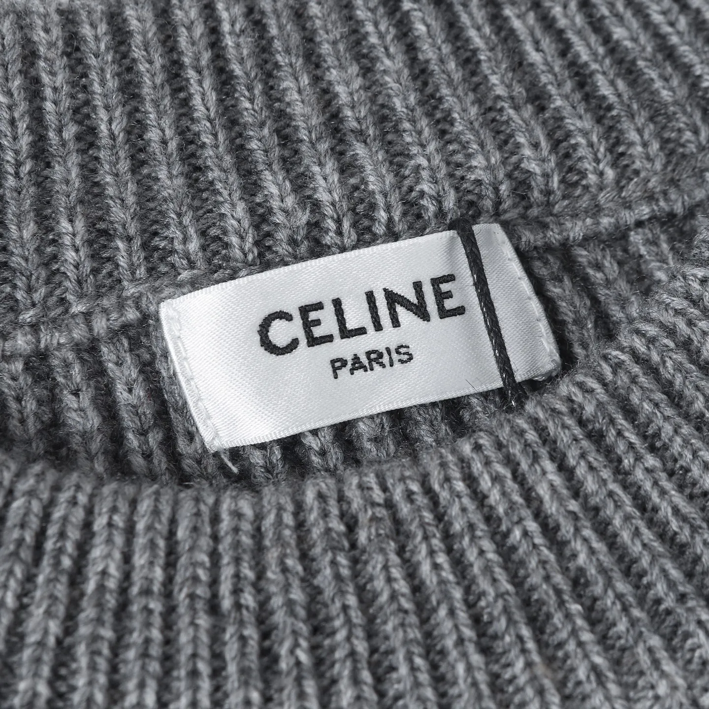 🅿️370 Celine/Celine 25Fw early autumn new Arc de Triomphe logo cardigan exclusively developed by yb! High quality production! Three-dimensional towel embroidered Arc de Triomphe heavyweight 100% imported wool yarn, the texture is invincible, come to those who know the stuff! The classic version has a lazy retro temperament, a preppy style for younger girls, and the upper body is versatile, handsome and fashionable! A must-have high-end item for Bai Fumei! The pattern doesn’t make your upper body look slimmer! Highly recommended for self-retention Color: Navy/Grey Size: S M L