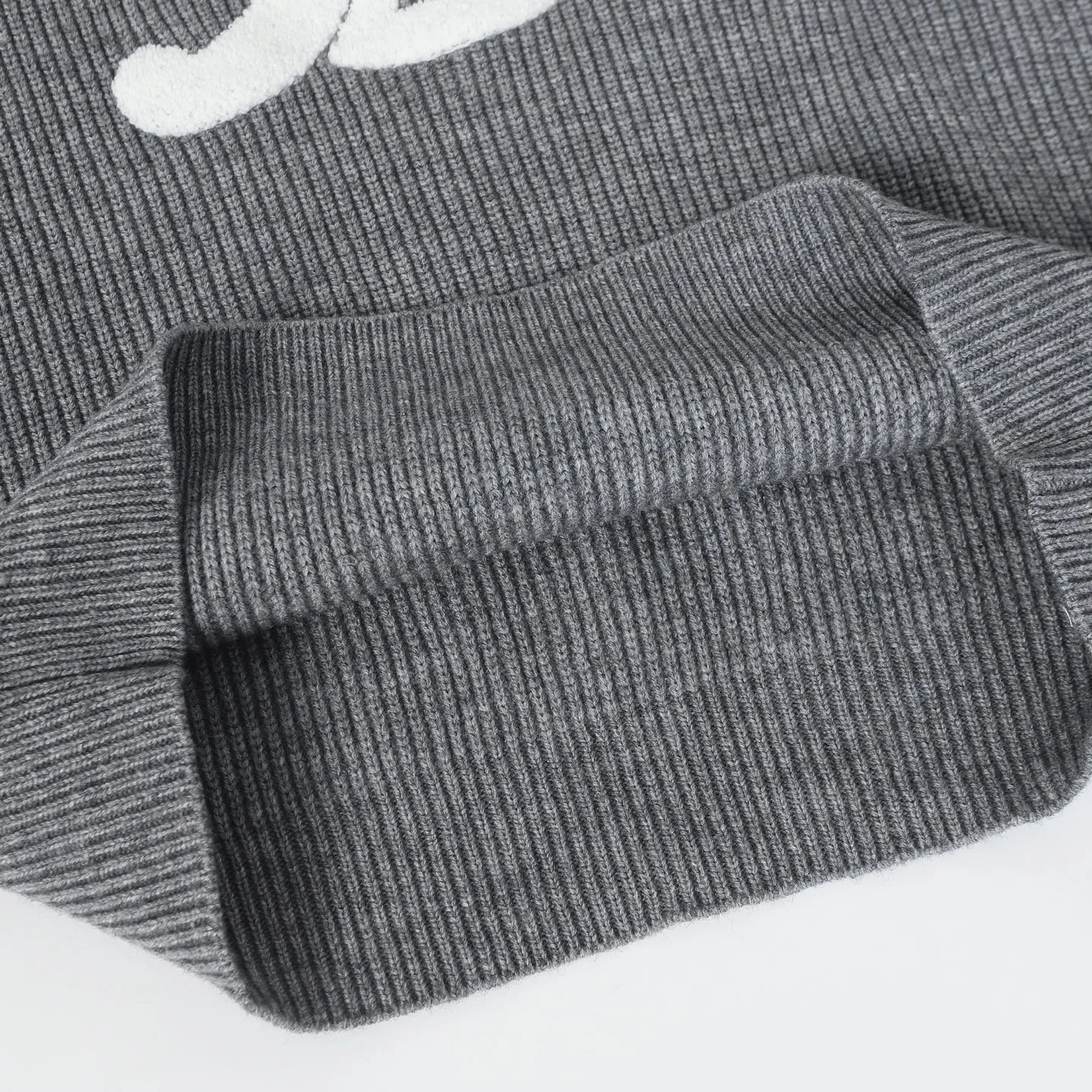 🅿️370 Celine/Celine 25Fw early autumn new Arc de Triomphe logo cardigan exclusively developed by yb! High quality production! Three-dimensional towel embroidered Arc de Triomphe heavyweight 100% imported wool yarn, the texture is invincible, come to those who know the stuff! The classic version has a lazy retro temperament, a preppy style for younger girls, and the upper body is versatile, handsome and fashionable! A must-have high-end item for Bai Fumei! The pattern doesn’t make your upper body look slimmer! Highly recommended for self-retention Color: Navy/Grey Size: S M L