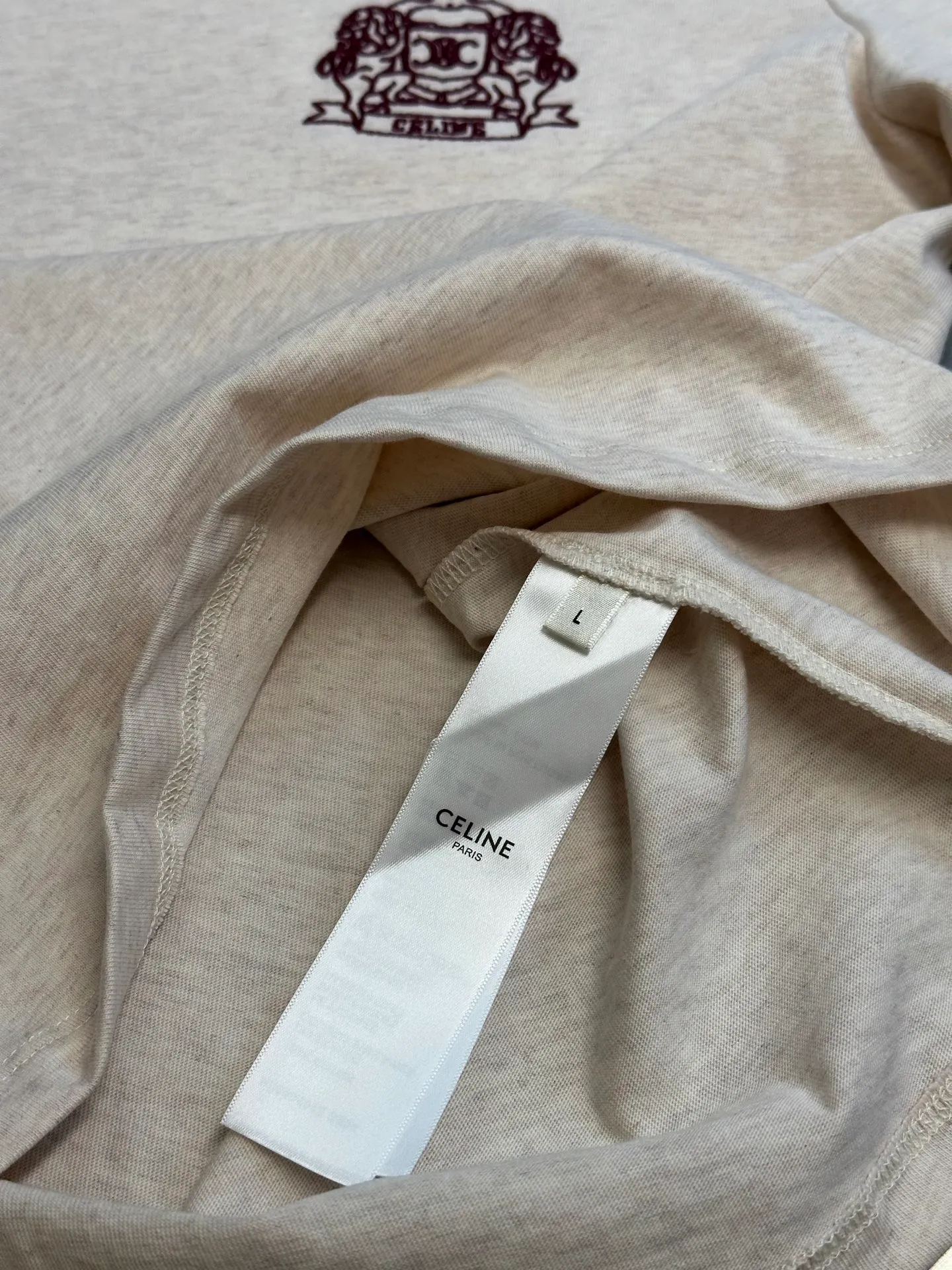 🅿️250 Celine Badge Embroidered Short Sleeves Imported cotton material, all-over solid color base with contrasting edge design on the collar and cuffs, embellished with iconic letter badge embroidery decoration on the chest size: s m l