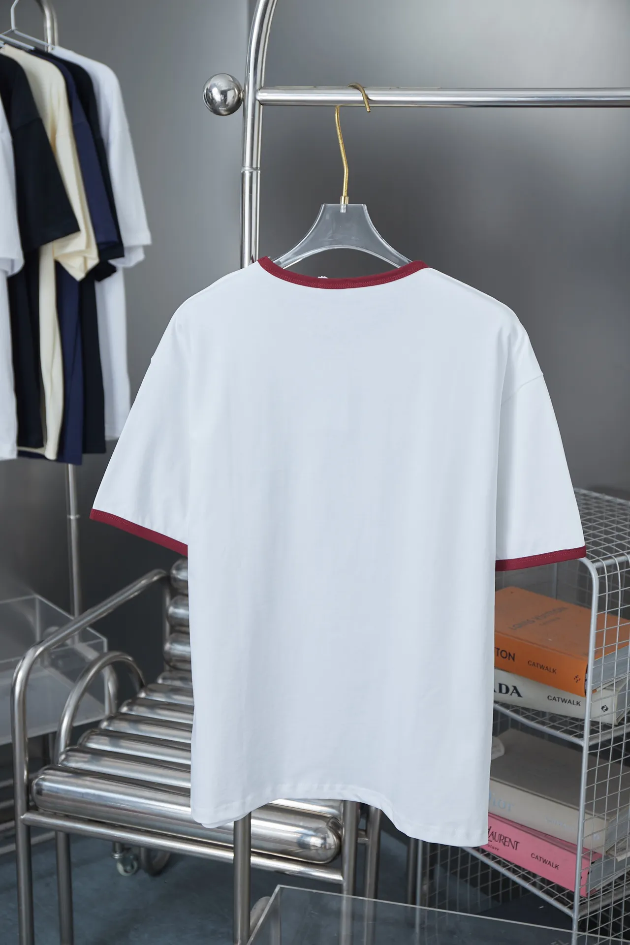 🅿️170 CELIN* 25SS early spring new style, letter printed short sleeves, light luxury, essential item for daily commuting for men and women, correct version, welcome to compare, detailed features · 320g 100% pure cotton double yarn jersey fabric · Custom dyed in the same cylinder, special thickened 32 count double strand 1X1 thread · Classic letter logo printing on the front. Collar, cuffs contrasting threads · Double-needle sewing and cross-seam technology · Original main mark, washed tag, brand moisture-proof paper packaging Color: White Size: S/M/L/XL