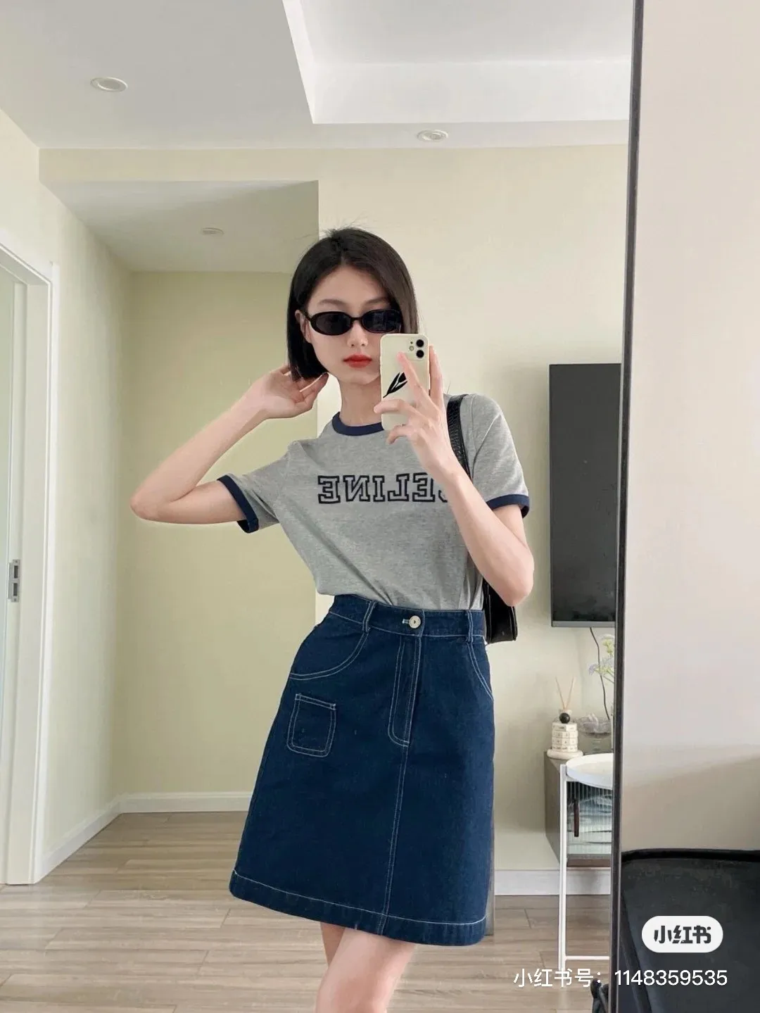 🅿️130 M256#Celine•🇫🇷25ss new stitching contrasting color flocking short-sleeved T-shirt ✅✅✅ Focus on quality and compare at will Size: S M L Color: Gray White