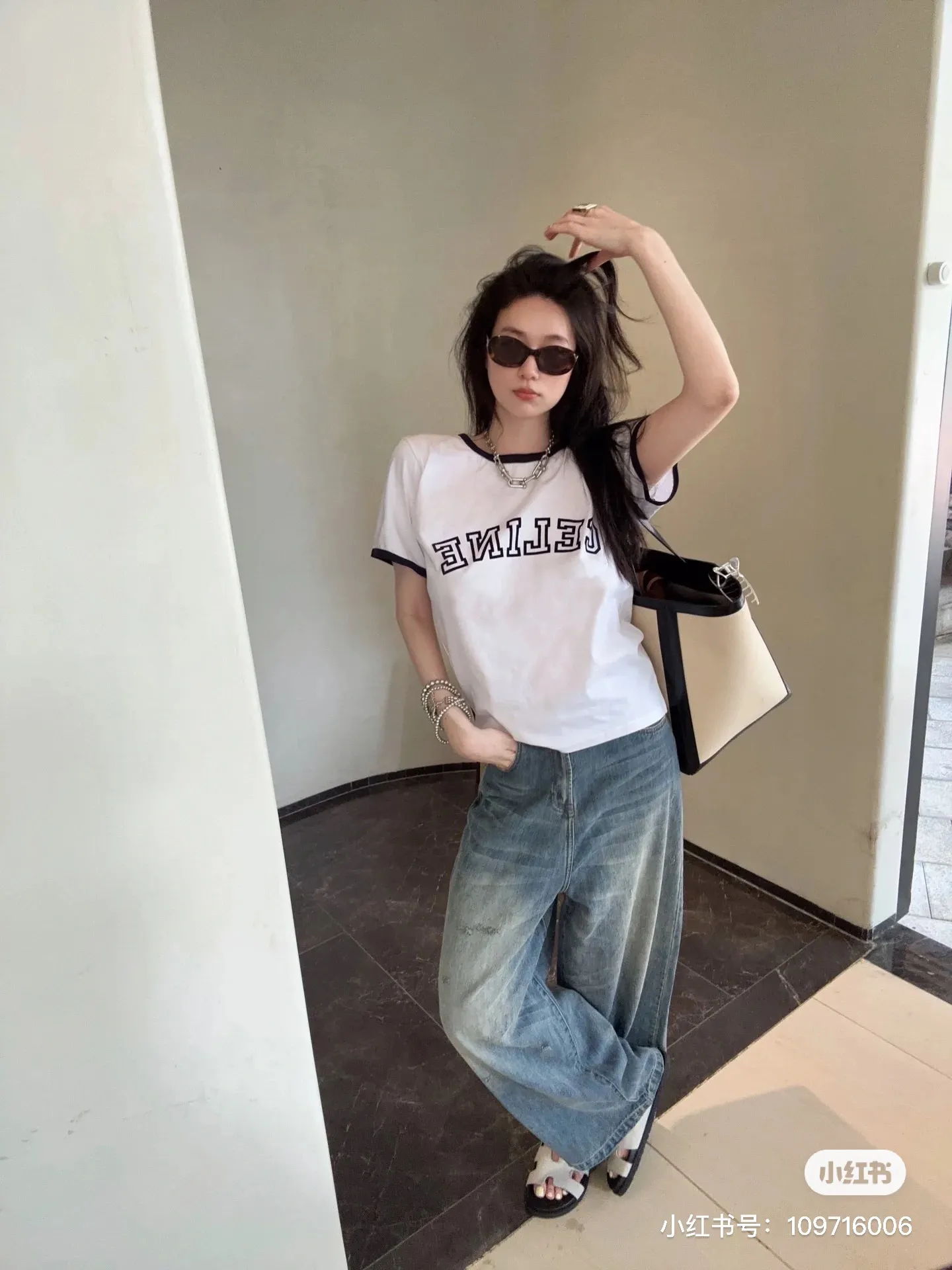 🅿️130 M256#Celine•🇫🇷25ss new stitching contrasting color flocking short-sleeved T-shirt ✅✅✅ Focus on quality and compare at will Size: S M L Color: Gray White