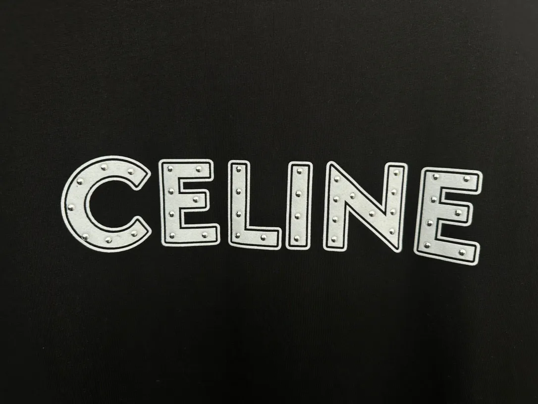 🅿️170 [CELINE] Celine 24ss patched rivet short-sleeved T-shirt. Pure cotton double yarn jersey fabric, custom-dyed in the same cylinder, special thickened 32 pieces double-strand 1×1 rib, laser engraved brand letter logo patch · Hand-made rivets · Imported Tajima embroidery machine heavy patch embroidery process · Double-needle stitching cross-stitch process · Original main mark washed tag moisture-proof paper packaging Color: Black White Size: XS-L
