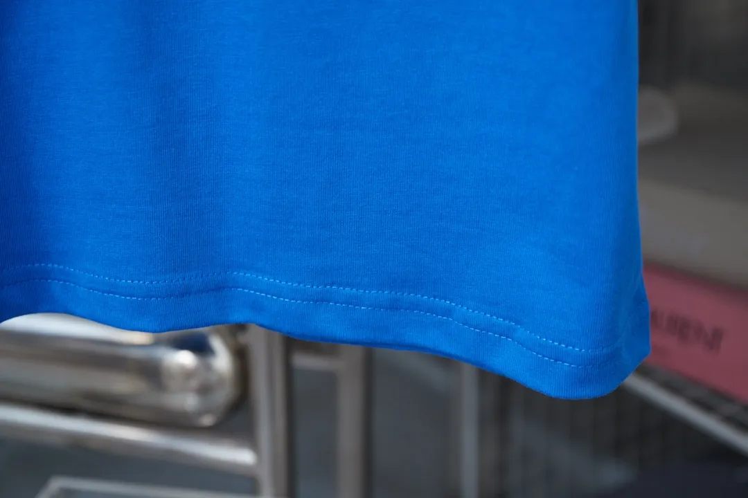 🅿️190 CELIN* 25SS early spring new style Denim letter printed short sleeves Light luxury essential item for daily commuting for men and women Correct version Welcome to compare Detailed features · 320g 100% pure cotton double yarn jersey fabric · Custom dyed in the same cylinder, special thickened 32 count double-strand 1X1 thread · Denim cutting process letter logo printing ➕ thick version small letter logo · Double-needle sewing and cross-seam technology · Original main mark, washed tag, branded moisture-proof paper packaging Color: black/white/pink/blue Size: S/M/L/XL