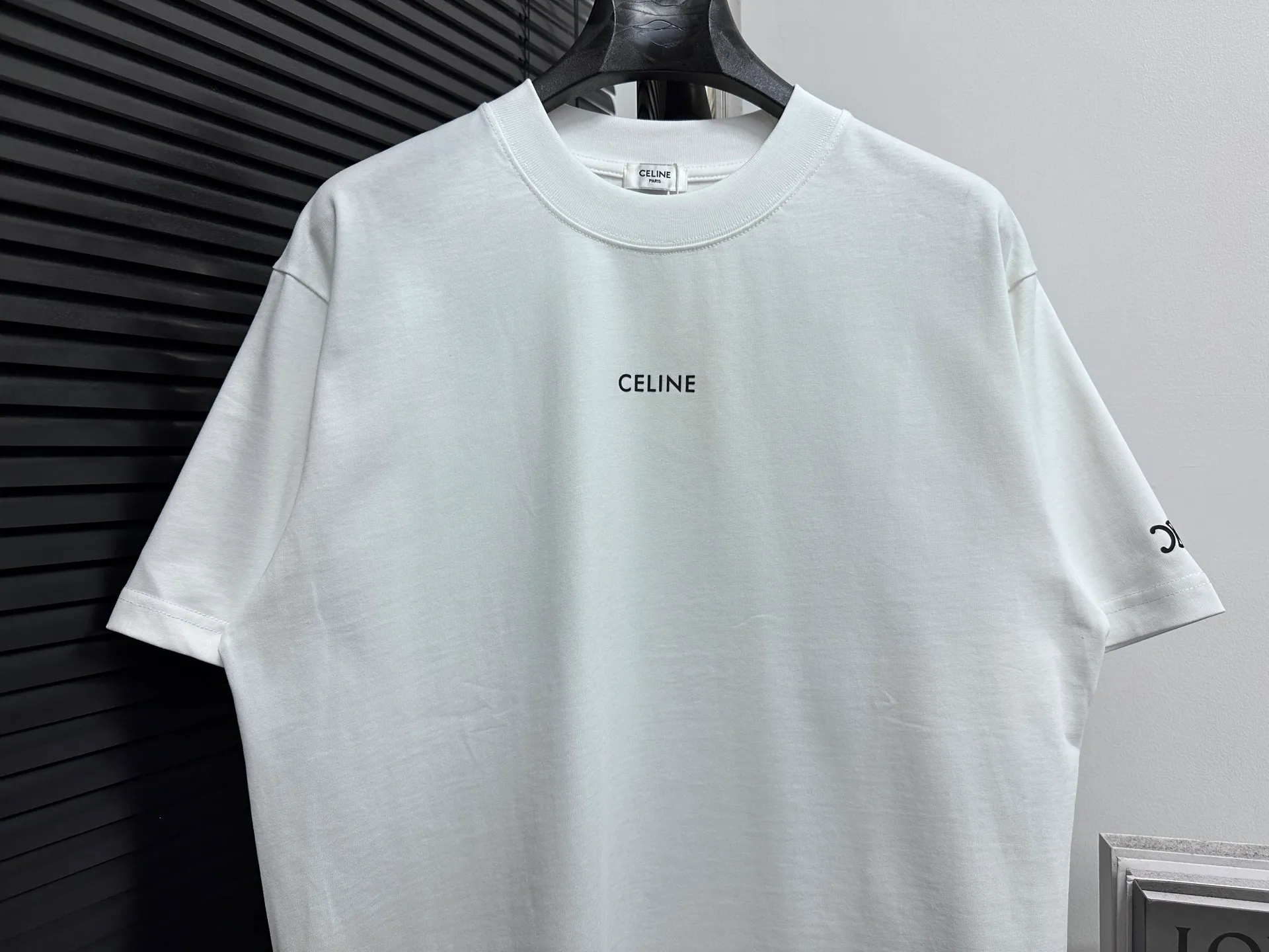 🅿️170 [CELINE] Celine letter logo printed couple's short-sleeved T-shirt. Made of high-cost 280g double-ply double-yarn pure cotton fabric. Thick and wide. Three-dimensional os tailoring. Fashionable and versatile. The same style as the Internet celebrity. Craftsmanship. Simplicity reveals a fashionable atmosphere. Same style for men and women. Original main wheat washed tag moisture-proof paper packaging👍 Color: black white Size: XS-L