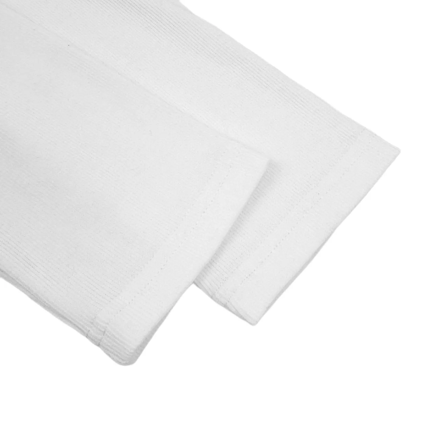 🅿️310 [Exclusive supply] Celine Arc de Triomphe embroidered knitted long sleeves (white). Original purchase and development of 5,900. The fabric is made of custom-made elastic and tough cotton knitted silk. It is soft and smooth, comfortable and skin-friendly. It is based on pure and simple white. The iconic Celine Arc de Triomphe embroidery is embroidered on the chest. It is lifelike and highly recognizable. The classic Henry collar shape and three buttons are neatly arranged, adding a touch of retro charm to the simple body. Showing elegant style, minimalist elegance, natural craftsmanship, using imported machine embroidery technology, using advanced computer control systems and precision mechanical components to realize the Arc de Triomphe embroidery operation with high precision, smooth and delicate lines, and the fabrics have been washed, with better hand feel and texture, not easy to deform, not easy to shrink, not easy to fade, and maintain long-term beauty. Size:S/M/L/XL
