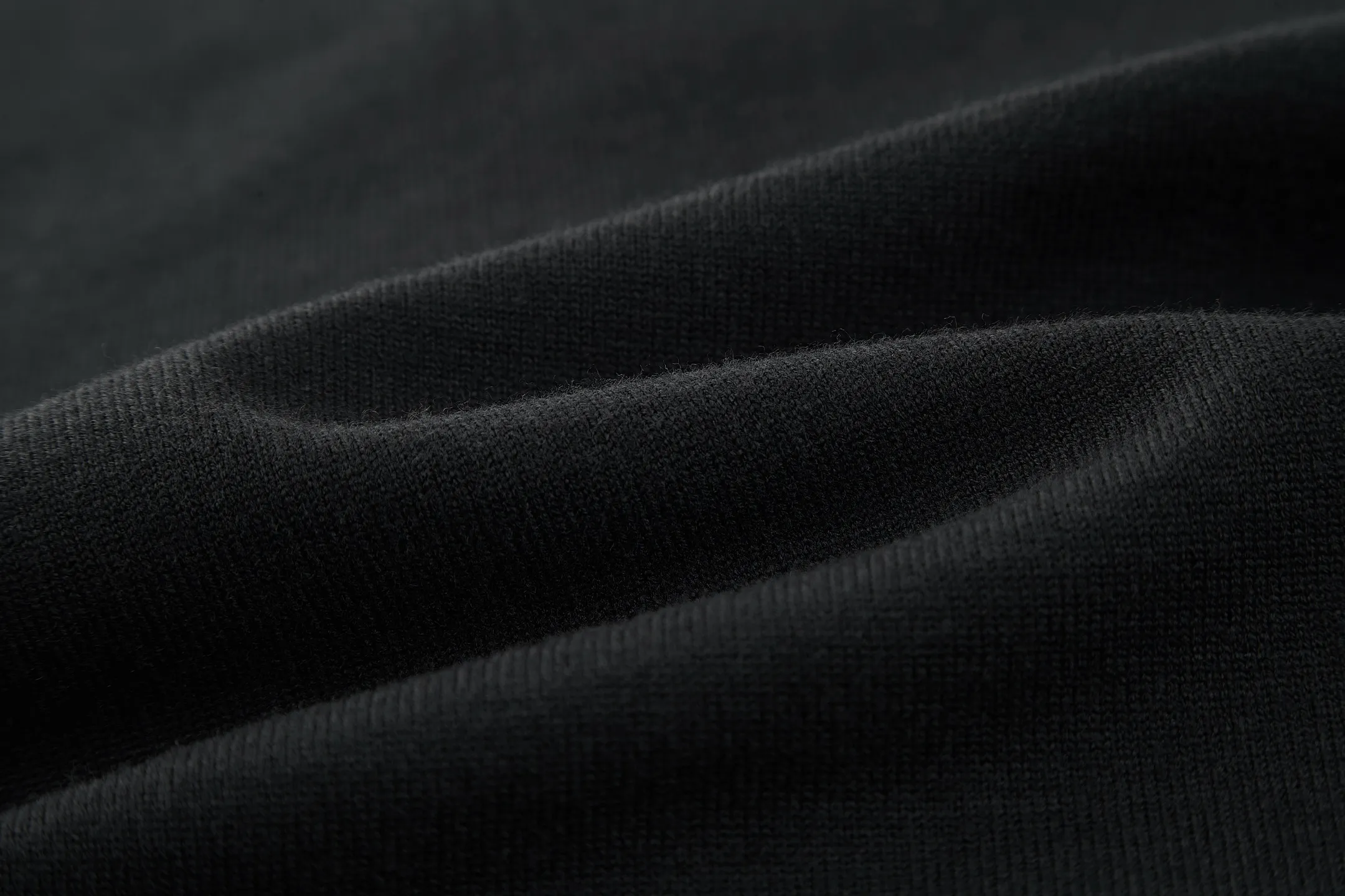 🅿️400 [Exclusive supply] Celine Arc de Triomphe embroidered knitted Polo shirt (black). The original version was purchased and developed for 9300. The fabric is 100% cotton yarn. The original fabric is custom-dyed with 1:1 color matching. Washing water fixes the shape and color of the clothes. Manual picking and drawing. The embroidery is made by imported machines, with a 1:1 high degree of reduction of the CELINE Arc de Triomphe embroidery logo. 3 mother-of-pearl buttons engraved with CELINE. Size:37-38-39-40
