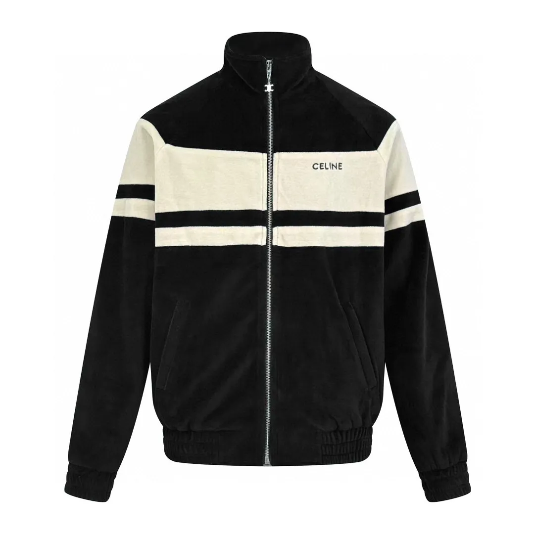 🅿️560 [Exclusive supply] Celine color-blocked logo embroidered velvet jacket. The original purchase was 15,000 yuan. The fabric is made of custom-made cotton polyester jacquard velvet fabric. It is like a soft cloud. It feels warm and comfortable against the skin. The collision of black and beige interweaves endless elegance and charm. The exquisite Celine letter embroidery is embellished on the chest. It conveys Celine's consistent elegance and grandeur in a simple and powerful way. The neat tailoring adds a touch of bright color and affinity, the beauty of simplicity and the charm of versatility. Using imported machine embroidery technology, advanced computer control systems and precision mechanical components, Celine letter embroidery operations are achieved with high precision and smooth and delicate lines. Ergonomic three-dimensional tailoring returns to traditional craftsmanship through segmentation, folding, shrinking, and stretching techniques. The so-called slow work produces fine work, which is the respect for materials and the pursuit of feel. The workmanship is complex and tedious, slow in time, and high in loss. The fabrics have been washed to give them a better feel and texture. They are not easy to deform, shrink or fade, and maintain their long-lasting beauty. Size:S-M-L-XL