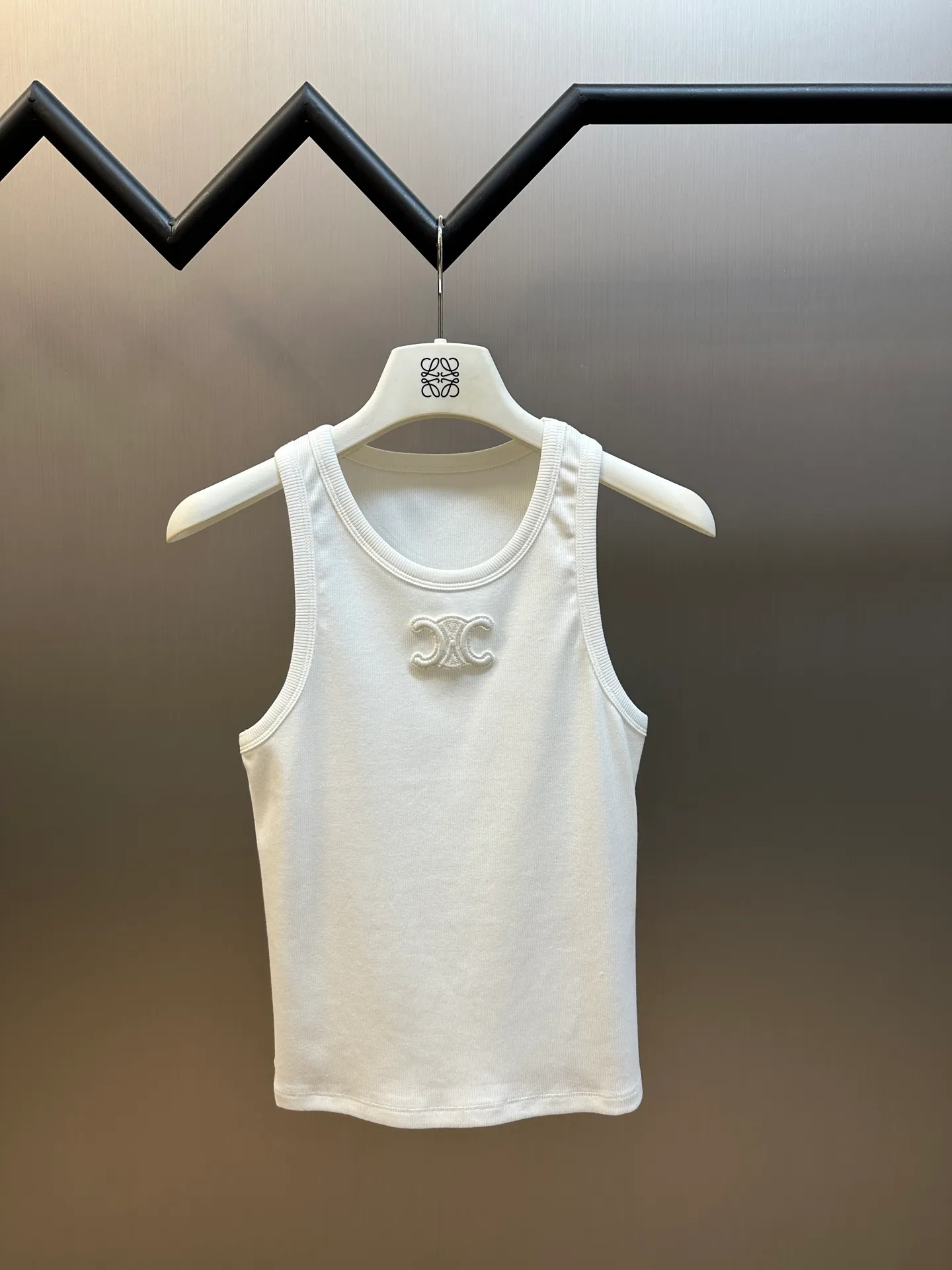 🅿️250 Celine Arc de Triomphe vest, ribbed mulberry silk jersey fabric, Arc de Triomphe embroidery on the chest, a must-have artifact for the goddess size: s m l