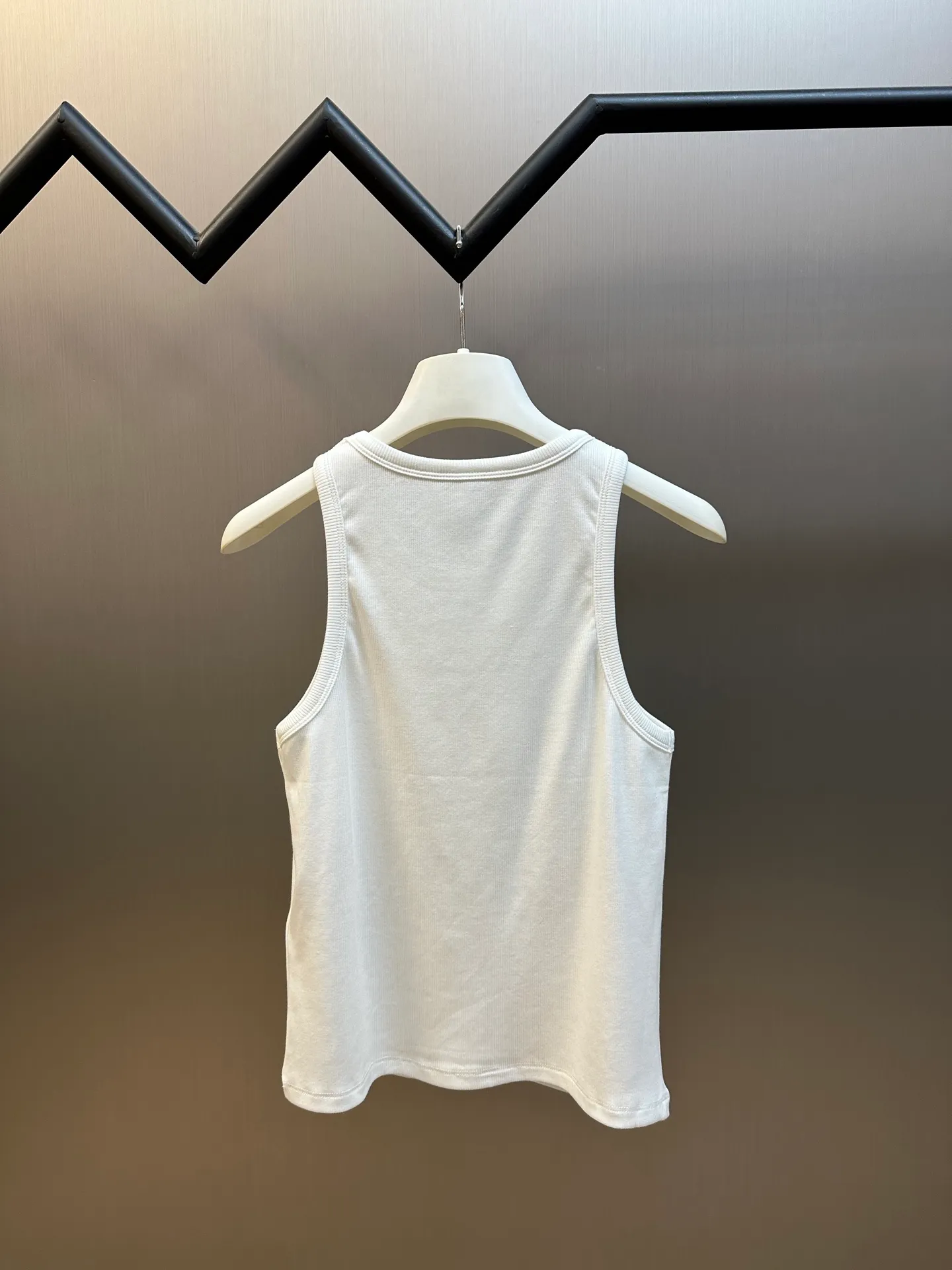 🅿️250 Celine Arc de Triomphe vest, ribbed mulberry silk jersey fabric, Arc de Triomphe embroidery on the chest, a must-have artifact for the goddess size: s m l