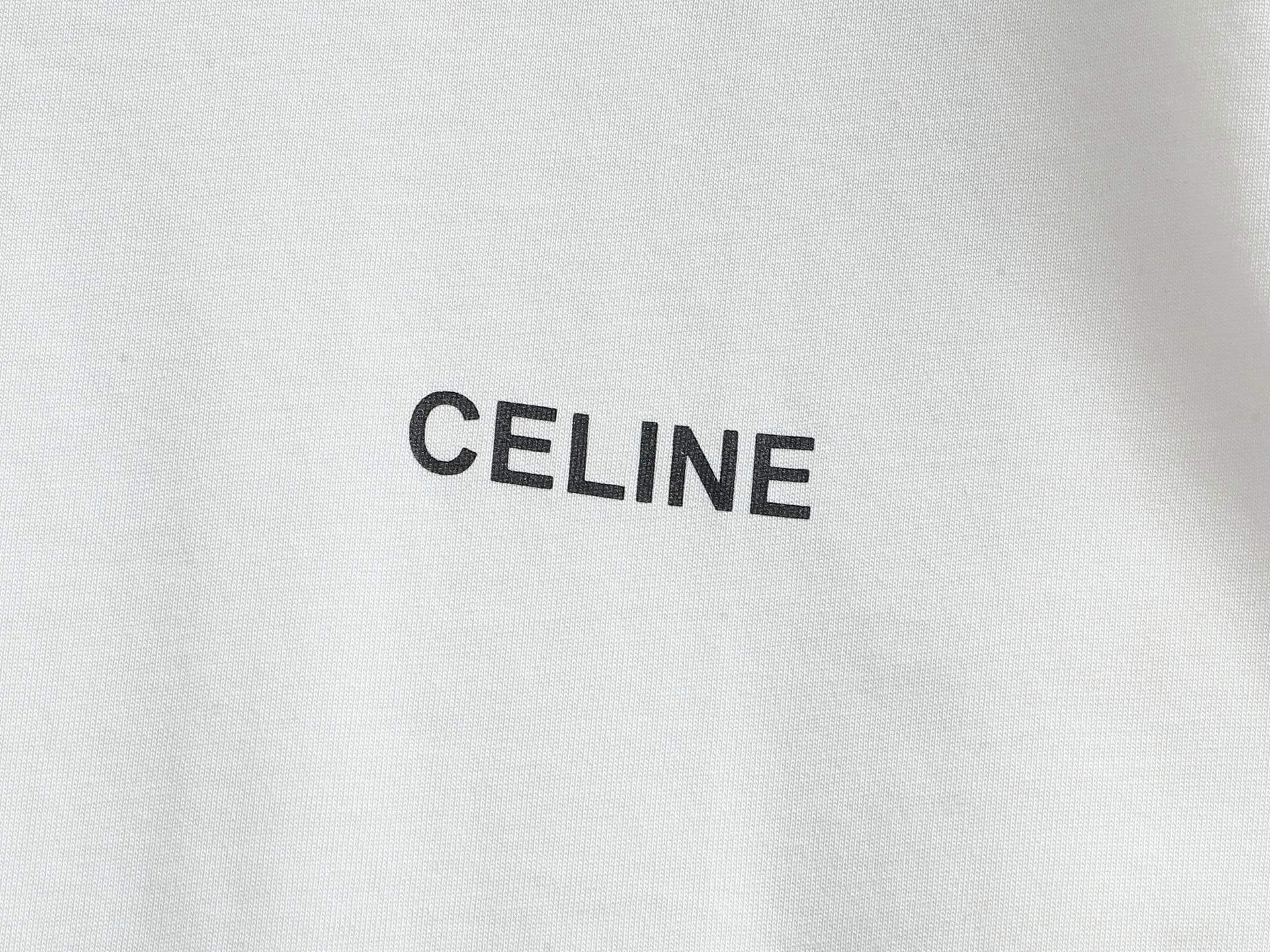 🅿️170 -CELINE · Celine 25ss Logo small print round neck short-sleeved T-shirt - Made of 280g double yarn pure cotton, the fabric color is custom-dyed, will not shrink or fade. Comfortable to the touch and super texture❤️Full set of accessories. A must-have for trendy men and trendy women, the classic off-shoulder slightly wide version is available exclusively from stock!                   ⚠ Top version official website quality❕ -Color: White Black -Size: XS S Ｍ L -Crowd: Same style for men and women