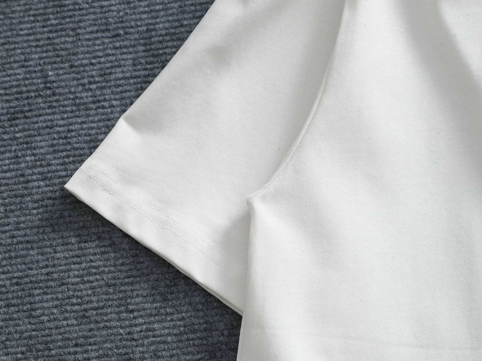 🅿️170 -CELINE · Celine 25ss Logo small print round neck short-sleeved T-shirt - Made of 280g double yarn pure cotton, the fabric color is custom-dyed, will not shrink or fade. Comfortable to the touch and super texture❤️Full set of accessories. A must-have for trendy men and trendy women, the classic off-shoulder slightly wide version is available exclusively from stock!                   ⚠ Top version official website quality❕ -Color: White Black -Size: XS S Ｍ L -Crowd: Same style for men and women