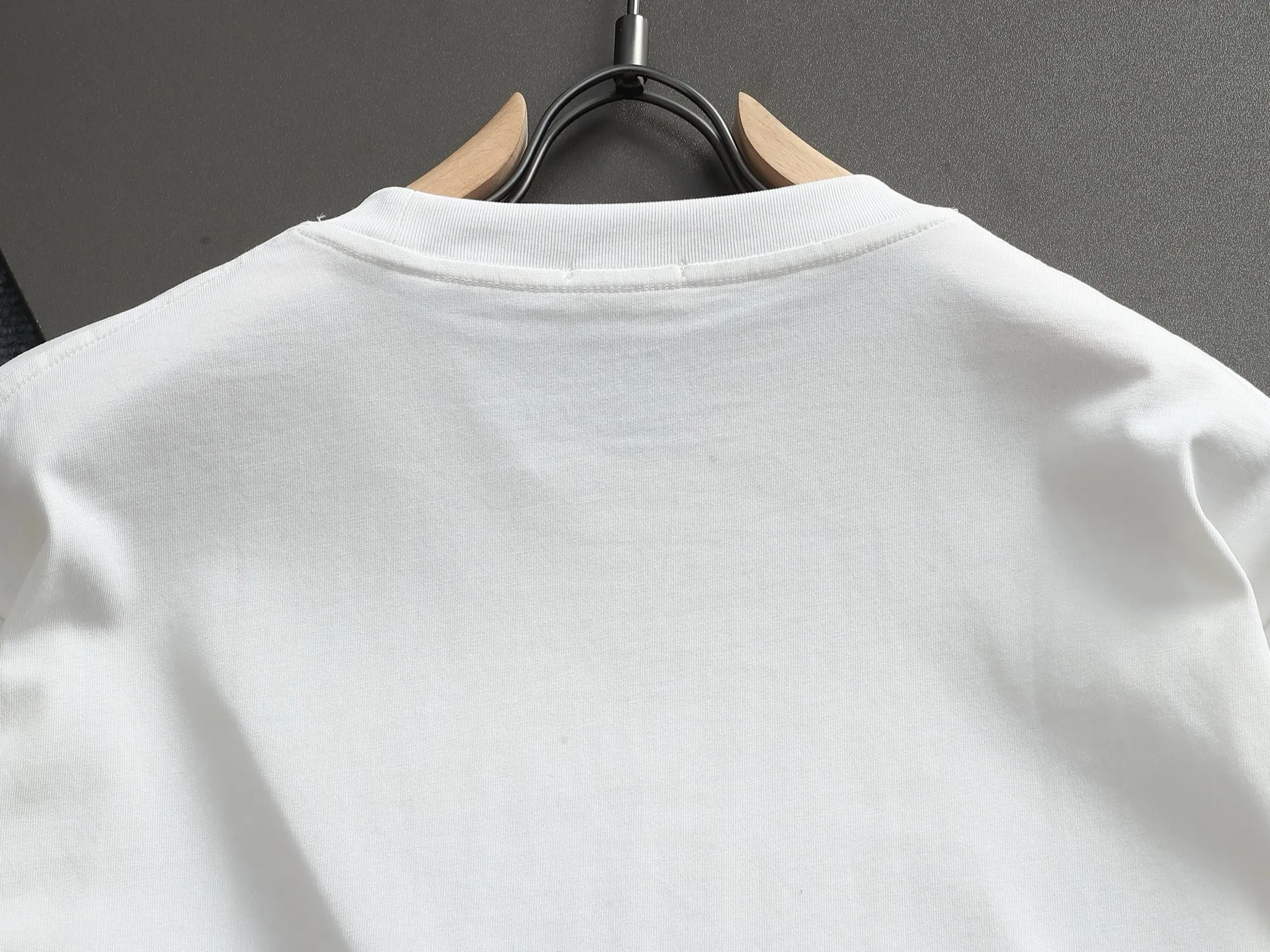 🅿️170 -CELINE · Celine 25ss Logo small print round neck short-sleeved T-shirt - Made of 280g double yarn pure cotton, the fabric color is custom-dyed, will not shrink or fade. Comfortable to the touch and super texture❤️Full set of accessories. A must-have for trendy men and trendy women, the classic off-shoulder slightly wide version is available exclusively from stock!                   ⚠ Top version official website quality❕ -Color: White Black -Size: XS S Ｍ L -Crowd: Same style for men and women