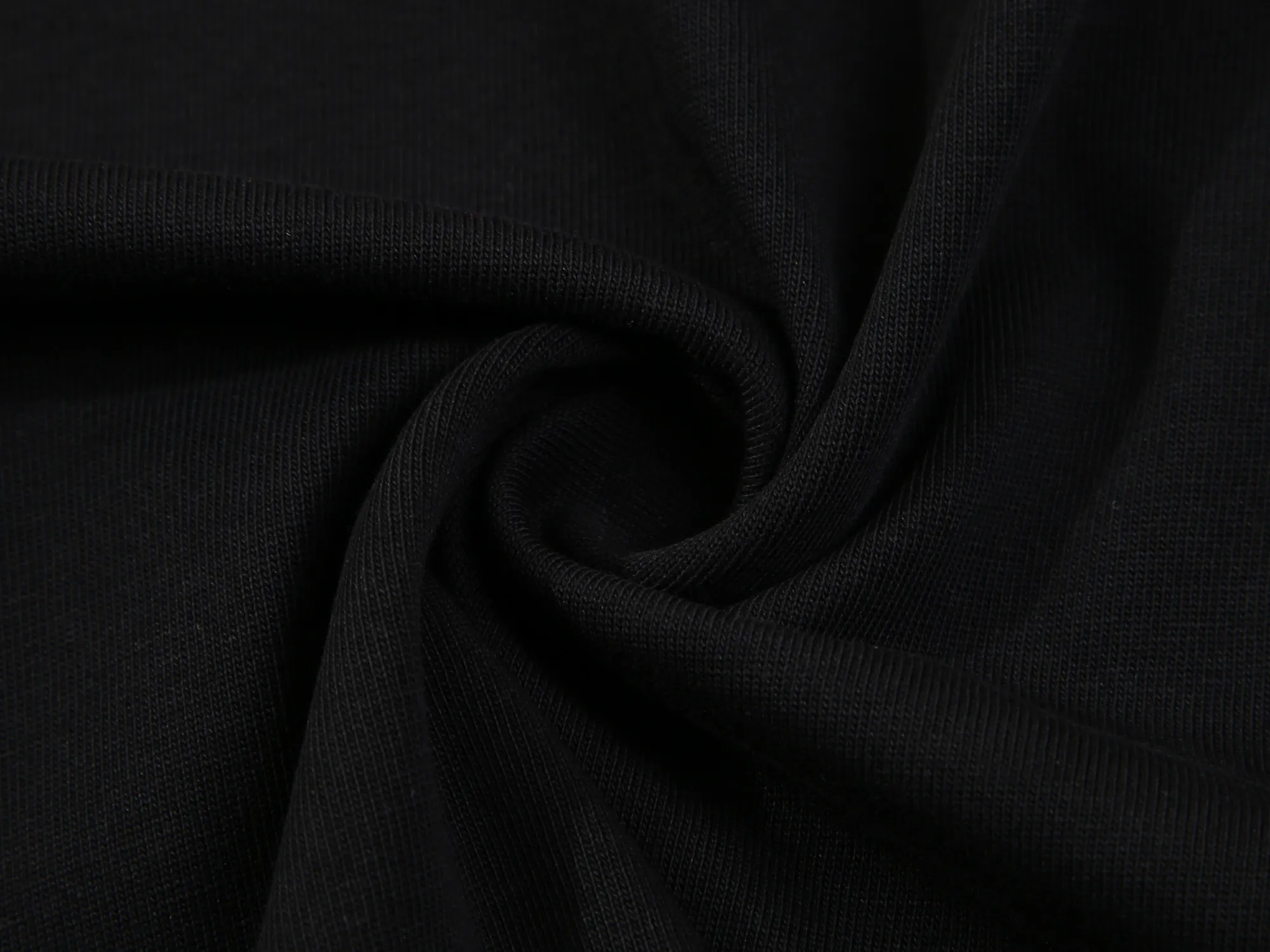 🅿️160 Celin* Celine printed letters‼ ️Short-sleeved T-shirt® *Customized 280g cotton fabric, the fabric is soft, skin-friendly and comfortable *Laminated letter logo on the front *A very simple and elegant one that is unparalleled in terms of upper body comfort, interpreting your luxury and taste, and creating your fashionable charm. ⚠️Washing method: It is recommended to dry clean or wrap the reverse side in a laundry bag and machine wash it quickly in cold water and let it dry naturally! ⚠️ Unisex style 𝐂𝐎𝐋𝐎𝐔𝐑: White Black 𝐒𝐈𝐙𝐄: S-XL