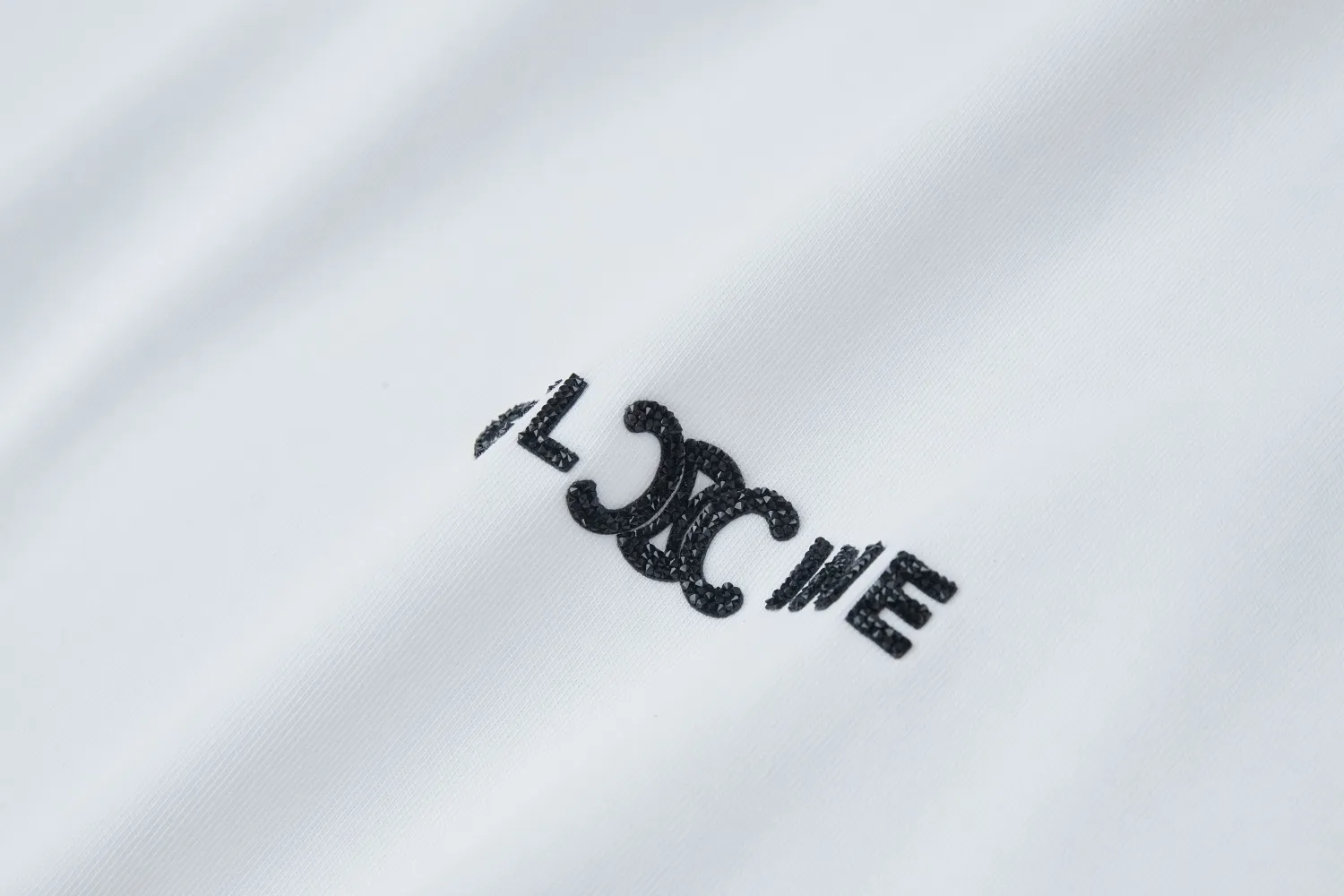 🅿️200 ✨CEL✨🆕25SS spring and summer new short-sleeved style, light luxury, a must-have item for daily commuting for men and women, correct version, welcome to compare, detailed features · 260g 100% pure cotton double yarn jersey fabric · Custom dyed in the same cylinder, special thickened 32 double-ply 1X1 threads · Double-needle stitching and cross-stitch technology · Original main mark, washed tag, brand moisture-proof paper packaging Color: black/white Size: S/M/L/XL