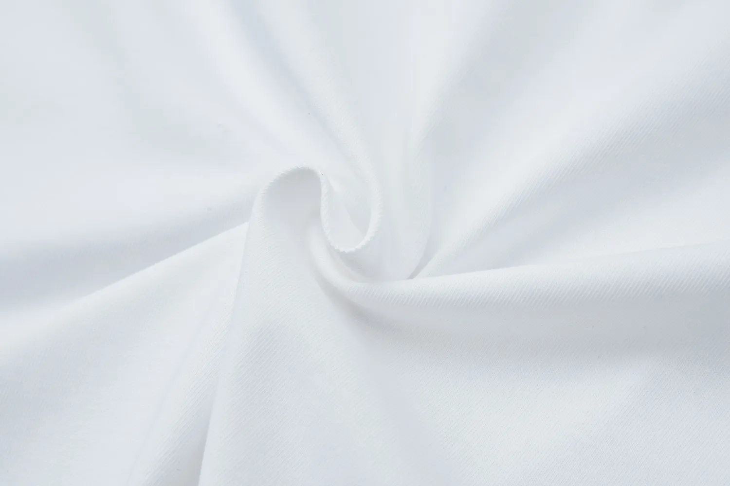 🅿️200 ✨CEL✨🆕25SS spring and summer new short-sleeved style, light luxury, a must-have item for daily commuting for men and women, correct version, welcome to compare, detailed features · 260g 100% pure cotton double yarn jersey fabric · Custom dyed in the same cylinder, special thickened 32 double-ply 1X1 threads · Double-needle stitching and cross-stitch technology · Original main mark, washed tag, brand moisture-proof paper packaging Color: black/white Size: S/M/L/XL