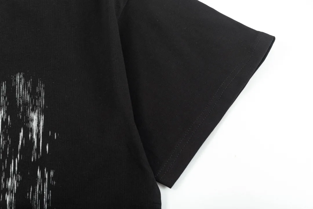 🅿️170 high version Celine Celine 2025 new style customized 310g double yarn pure cotton fabric hand-painted graffiti letter logo same style for men and women short-sleeved T-shirt Color: Black Size: S-XL