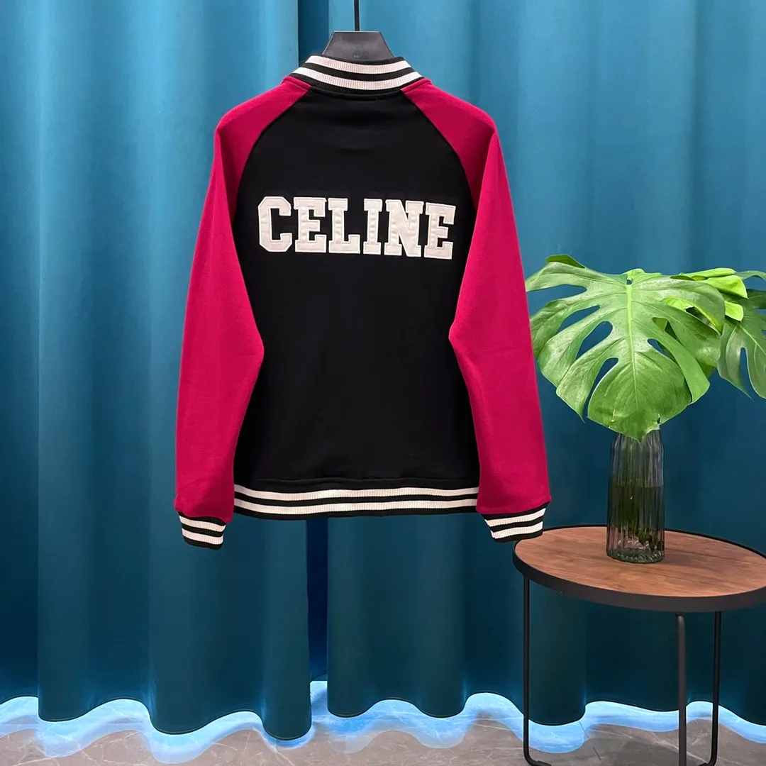 🅿️410 Celine➡️Celine runway style baseball jacket. I ordered the original model and took a month to finally ship it. I love it so much. The upper body is really handsome. A Douyin blogger said that this year's new jacket will become a future trend. If you look through street photos, you will find that celebrities regard it as a collectible jacket, a must-have item for men and women who want light luxury for commuting. Developing the highest version on the entire network, it took 1 month to customize and the cost was extremely high. The German imported flat-machine made custom-woven wool jacquard threads, using the first layer of imported lambskin. The pleated texture is unparalleled. It is hand-cut and meticulously crafted. The stitching position is very technical. Whether the whole garment is good or not depends on this position. Top-notch workmanship and details can stand the test. A full set of customized accessories, the letters are clear and perfectly restored without any difference. High-end atmosphere and full grade! The entire dress is exclusively customized with heavy craftsmanship. The towel patch embroidery is perfectly combined with craft embroidery and precise stitching! Absolute craftsmanship quality!