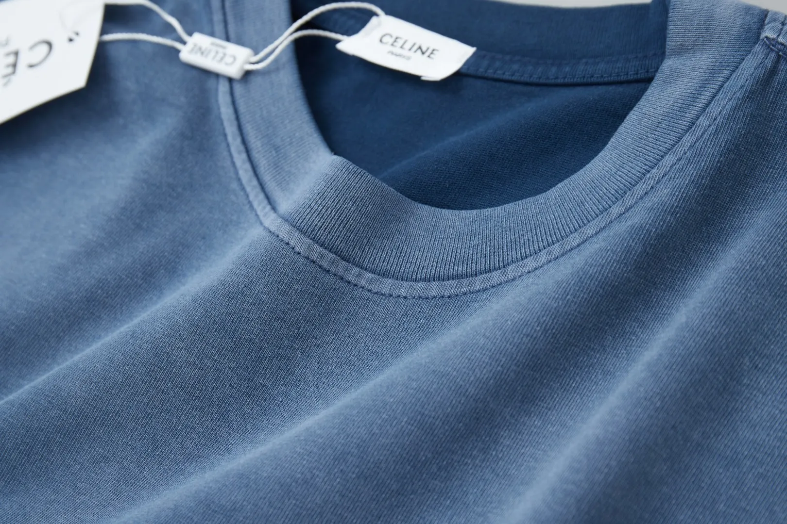 🅿️230 ✨CEL✨🆕25SS Spring and Summer New Style Distressed Printed Short Sleeves Light Luxury Essential Item for Men and Women's Daily Commuting Correct Version Welcome to Compare Detailed Features · 280g 100% pure cotton double yarn jersey fabric · Custom dyed in the same cylinder, special thickened 32 count double-ply 1X1 thread · Wow glue patch . Ready-made garment dyeing Then do the faded fried snowflake process, then wash it to make it look old. Common washing improves the effect · Double-needle stitching across seams · Original main mark, washed tag, branded moisture-proof paper packaging Color: black/green/blue/coffee/ Size: S/M/L/XL