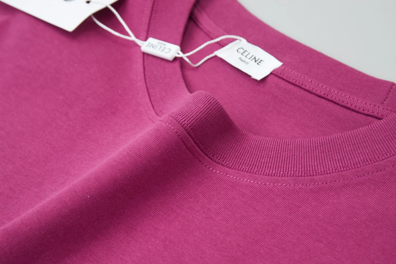 🅿️200 ✨CEL✨🆕25SS spring and summer new style Classic logo short sleeves Light luxury Essential item for daily commuting for men and women Correct version Welcome to compare Detailed features · 260g 100% pure cotton double yarn jersey fabric · Custom dyed in the same cylinder, special thickened 32 count double-strand 1X1 thread · Double-needle stitching cross-stitching process · Original main mark, washed tag, brand moisture-proof paper packaging Color: wine purple/black/military green Size: S/M/L/XL