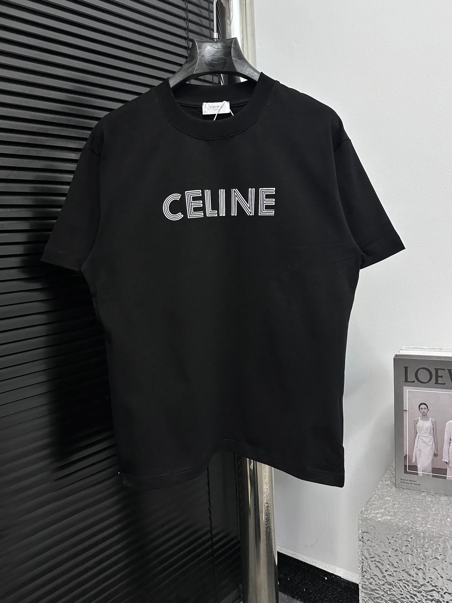 🅿️170 [CELINE] Celine letter logo printed couple's short-sleeved T-shirt. Made of high-cost 280g double-ply double-yarn pure cotton fabric. Thick and wide. Three-dimensional os tailoring. Fashionable and versatile. The same style as the Internet celebrity. Craftsmanship. Simplicity reveals a fashionable atmosphere. Same style for men and women. Original main wheat washed tag moisture-proof paper packaging👍 Color: black white Size: XS-L
