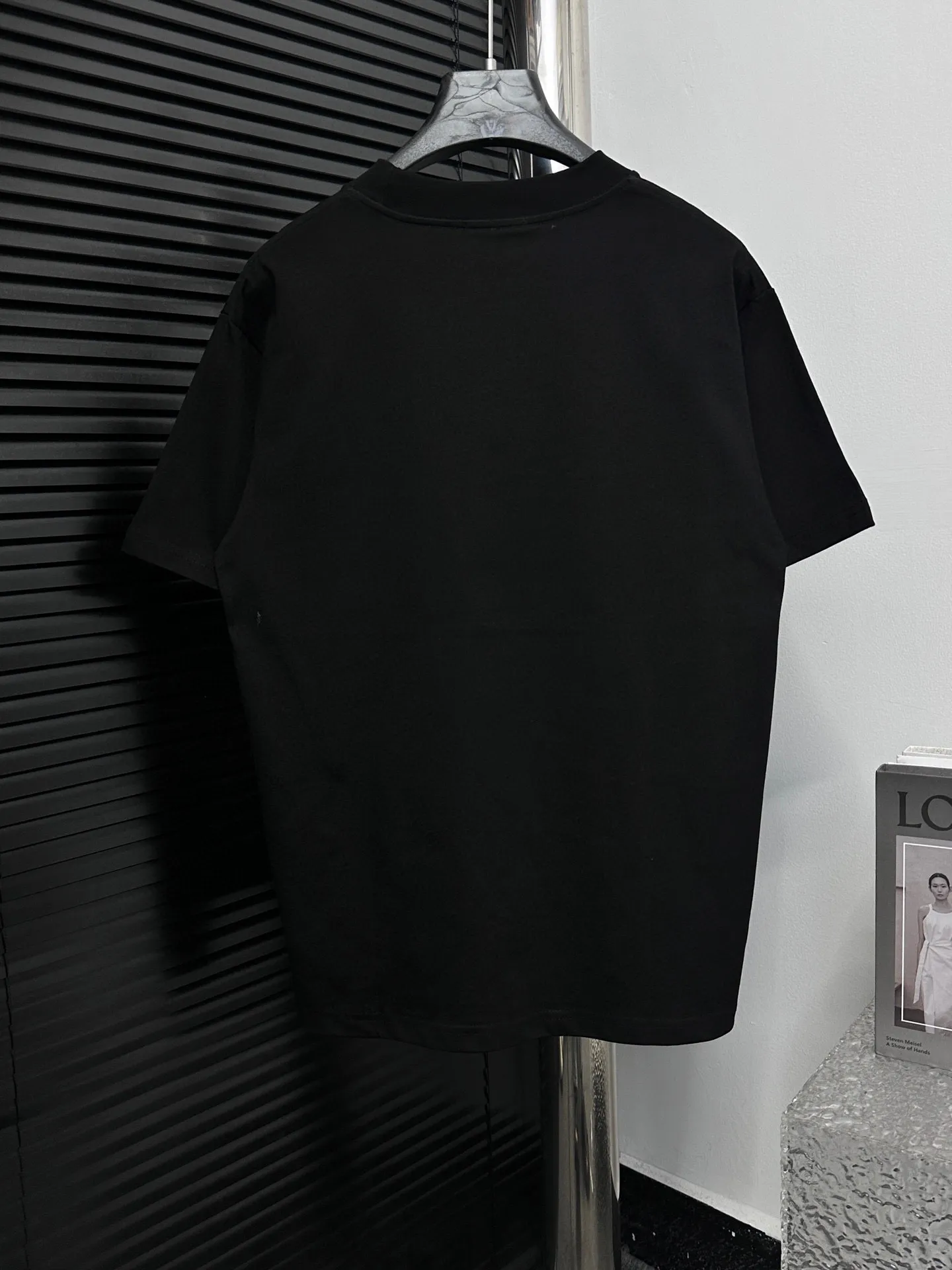 🅿️170 [CELINE] Celine letter logo printed couple's short-sleeved T-shirt. Made of high-cost 280g double-ply double-yarn pure cotton fabric. Thick and wide. Three-dimensional os tailoring. Fashionable and versatile. The same style as the Internet celebrity. Craftsmanship. Simplicity reveals a fashionable atmosphere. Same style for men and women. Original main wheat washed tag moisture-proof paper packaging👍 Color: black white Size: XS-L