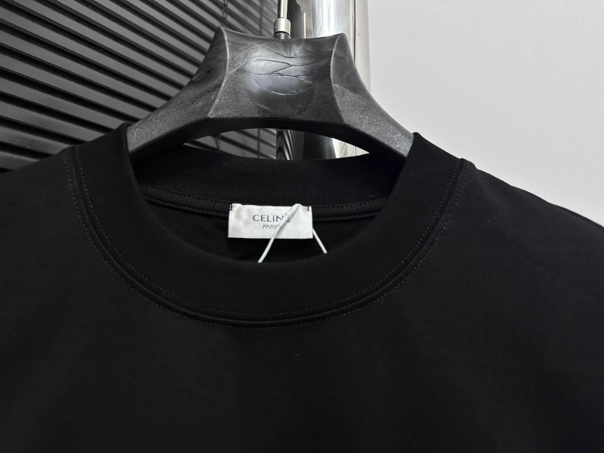 🅿️170 [CELINE] Celine letter logo printed couple's short-sleeved T-shirt. Made of high-cost 280g double-ply double-yarn pure cotton fabric. Thick and wide. Three-dimensional os tailoring. Fashionable and versatile. The same style as the Internet celebrity. Craftsmanship. Simplicity reveals a fashionable atmosphere. Same style for men and women. Original main wheat washed tag moisture-proof paper packaging👍 Color: black white Size: XS-L