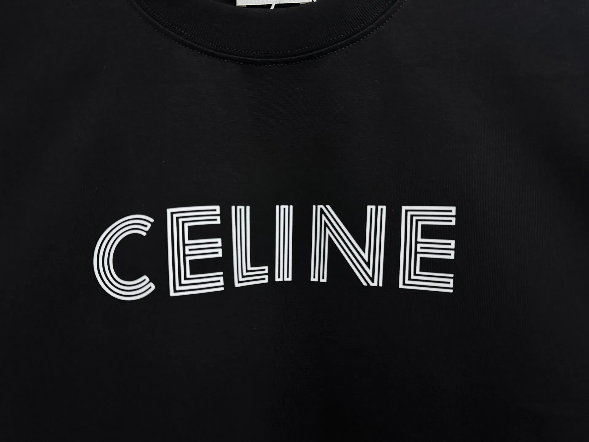 🅿️170 [CELINE] Celine letter logo printed couple's short-sleeved T-shirt. Made of high-cost 280g double-ply double-yarn pure cotton fabric. Thick and wide. Three-dimensional os tailoring. Fashionable and versatile. The same style as the Internet celebrity. Craftsmanship. Simplicity reveals a fashionable atmosphere. Same style for men and women. Original main wheat washed tag moisture-proof paper packaging👍 Color: black white Size: XS-L