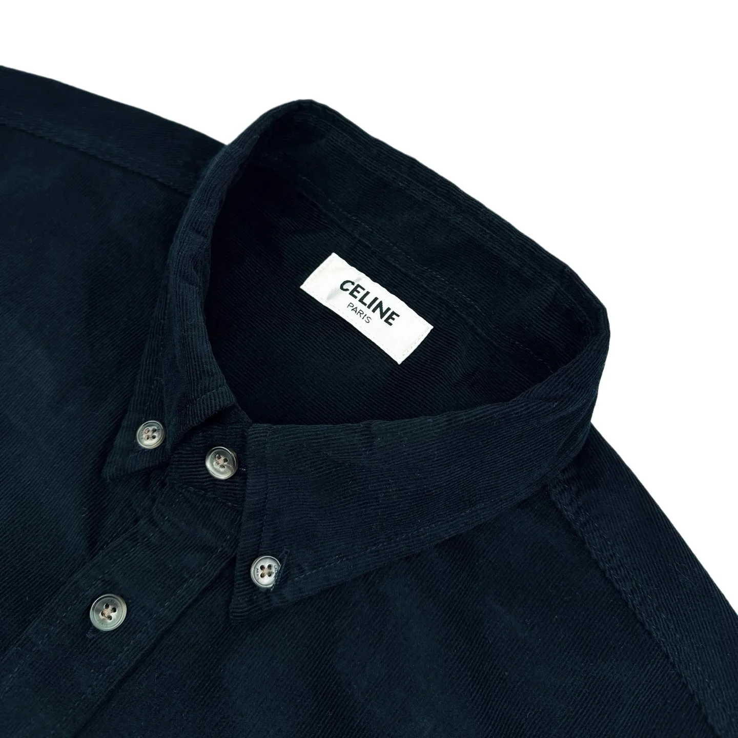 🅿️450 Celine Arc de Triomphe logo embroidered pocket shirt. Original purchase and development for 9,300. The fabric is made of customized royal velvet satin cotton. It has a natural luster and is comfortable and close to the skin. It uses the deep and mysterious abyss blue as the background color. Depth and elegance go hand in hand. The iconic CELINE Arc de Triomphe embroidery is embellished on the chest. It is simple and powerful and highly recognizable. The arc hem meets the natural soft curves. Let every turn show a visual balance of hardness and softness. It outlines a flowing rhythm among the abyss of blue velvet. Minimalism and luxury coexist. It interprets high-end fashion style and uses imported machine embroidery technology. It uses advanced computer control systems and precision mechanical components to realize Celine Arc de Triomphe embroidery operations with high precision. The lines are smooth and delicate. The fabrics have been fermented and washed. It has a better hand feel and texture. It is not easy to deform, not easy to shrink, not easy to fade, and maintains long-term beauty. Size:S-M-L-XL