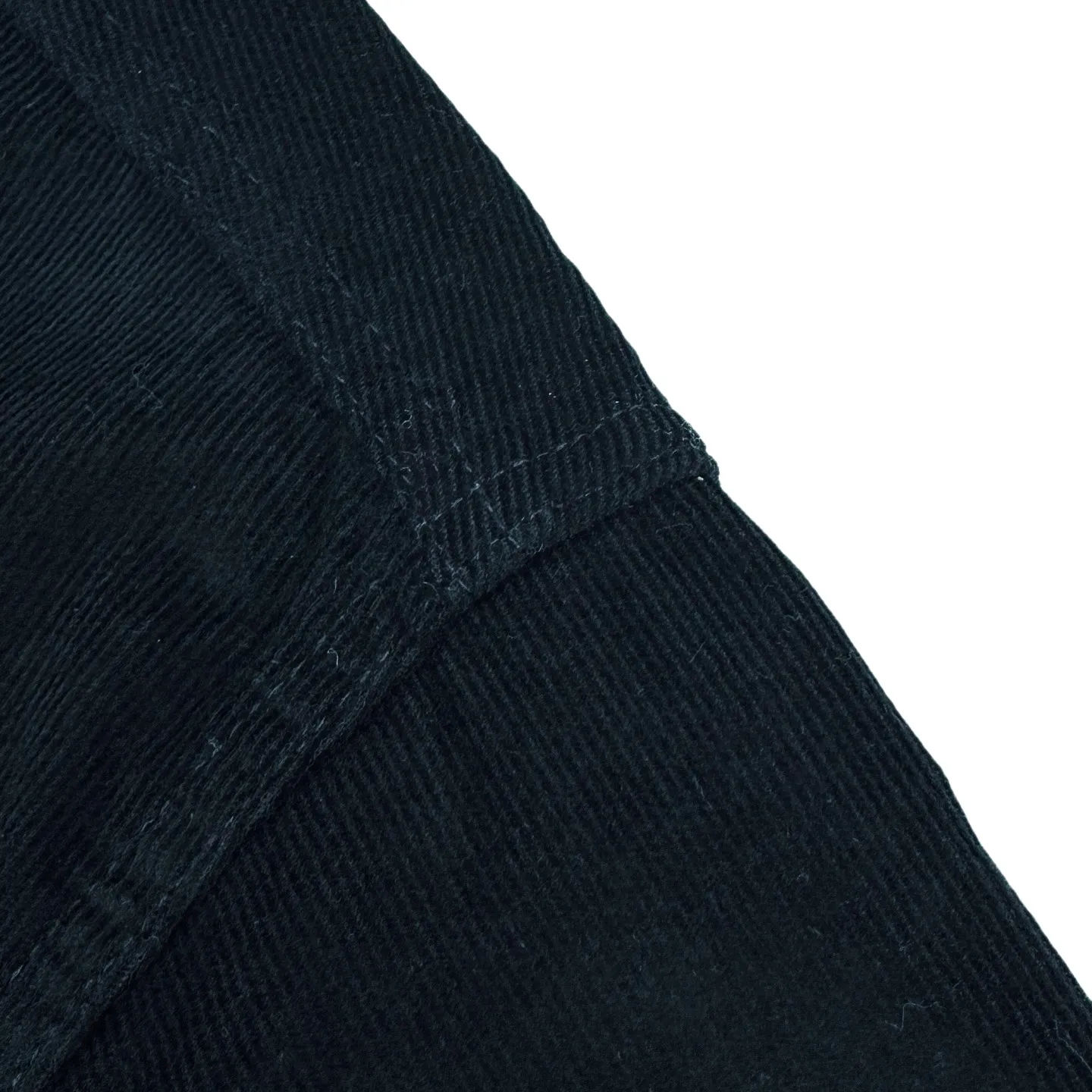 🅿️450 Celine Arc de Triomphe logo embroidered pocket shirt. Original purchase and development for 9,300. The fabric is made of customized royal velvet satin cotton. It has a natural luster and is comfortable and close to the skin. It uses the deep and mysterious abyss blue as the background color. Depth and elegance go hand in hand. The iconic CELINE Arc de Triomphe embroidery is embellished on the chest. It is simple and powerful and highly recognizable. The arc hem meets the natural soft curves. Let every turn show a visual balance of hardness and softness. It outlines a flowing rhythm among the abyss of blue velvet. Minimalism and luxury coexist. It interprets high-end fashion style and uses imported machine embroidery technology. It uses advanced computer control systems and precision mechanical components to realize Celine Arc de Triomphe embroidery operations with high precision. The lines are smooth and delicate. The fabrics have been fermented and washed. It has a better hand feel and texture. It is not easy to deform, not easy to shrink, not easy to fade, and maintains long-term beauty. Size:S-M-L-XL
