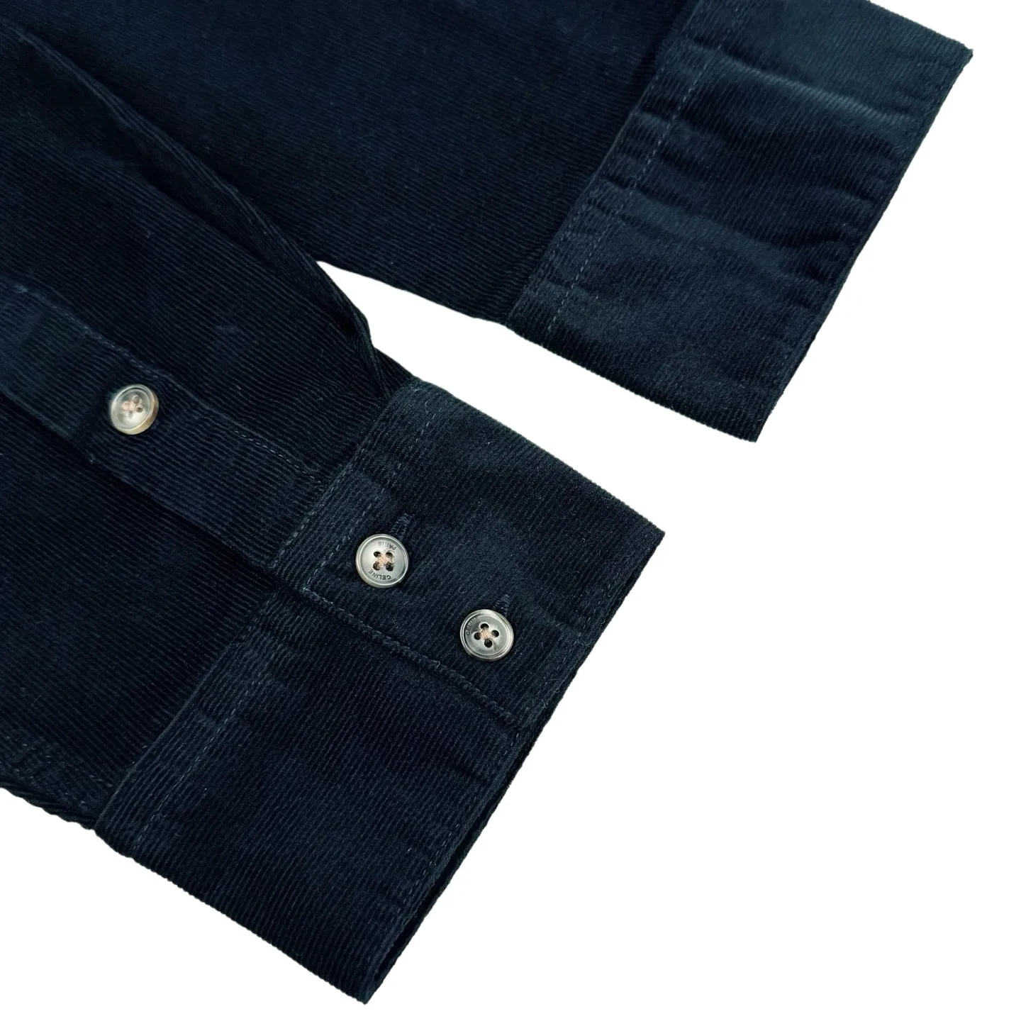 🅿️450 Celine Arc de Triomphe logo embroidered pocket shirt. Original purchase and development for 9,300. The fabric is made of customized royal velvet satin cotton. It has a natural luster and is comfortable and close to the skin. It uses the deep and mysterious abyss blue as the background color. Depth and elegance go hand in hand. The iconic CELINE Arc de Triomphe embroidery is embellished on the chest. It is simple and powerful and highly recognizable. The arc hem meets the natural soft curves. Let every turn show a visual balance of hardness and softness. It outlines a flowing rhythm among the abyss of blue velvet. Minimalism and luxury coexist. It interprets high-end fashion style and uses imported machine embroidery technology. It uses advanced computer control systems and precision mechanical components to realize Celine Arc de Triomphe embroidery operations with high precision. The lines are smooth and delicate. The fabrics have been fermented and washed. It has a better hand feel and texture. It is not easy to deform, not easy to shrink, not easy to fade, and maintains long-term beauty. Size:S-M-L-XL