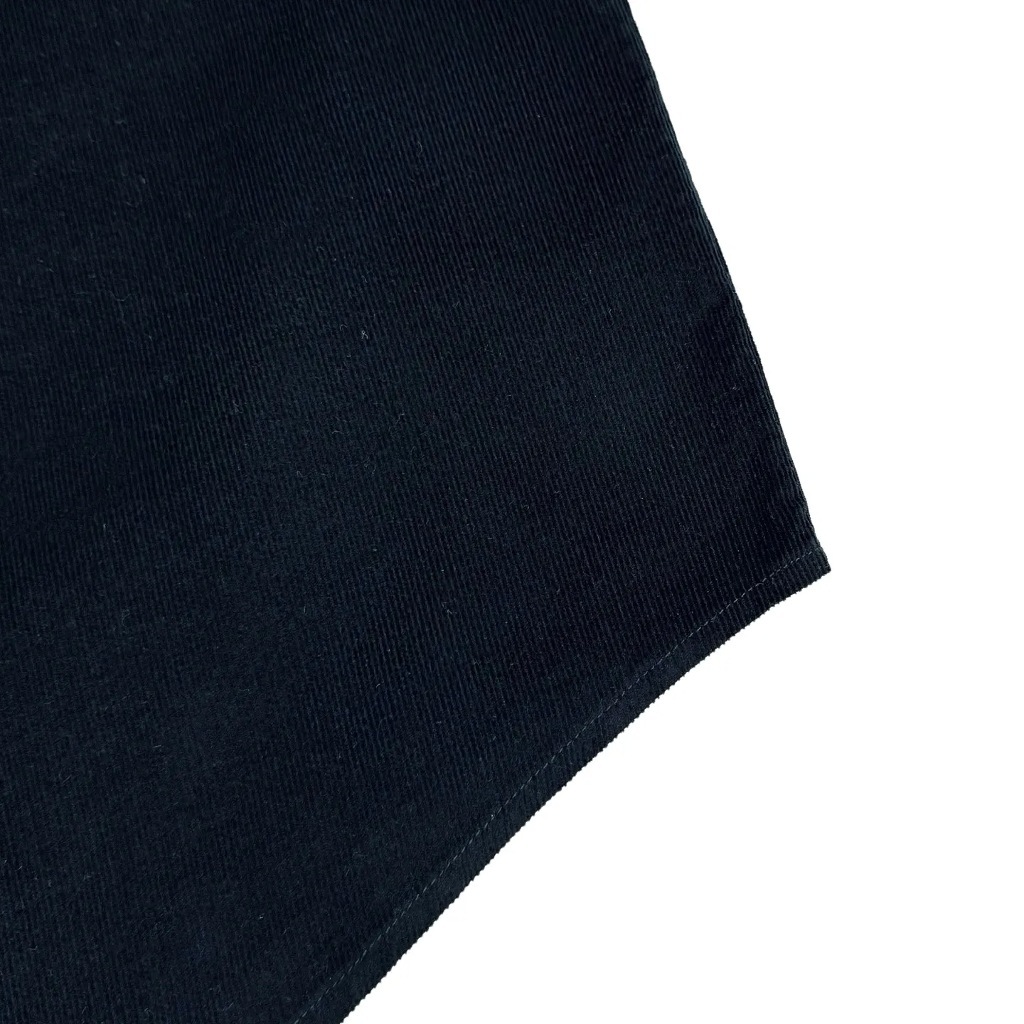 🅿️450 Celine Arc de Triomphe logo embroidered pocket shirt. Original purchase and development for 9,300. The fabric is made of customized royal velvet satin cotton. It has a natural luster and is comfortable and close to the skin. It uses the deep and mysterious abyss blue as the background color. Depth and elegance go hand in hand. The iconic CELINE Arc de Triomphe embroidery is embellished on the chest. It is simple and powerful and highly recognizable. The arc hem meets the natural soft curves. Let every turn show a visual balance of hardness and softness. It outlines a flowing rhythm among the abyss of blue velvet. Minimalism and luxury coexist. It interprets high-end fashion style and uses imported machine embroidery technology. It uses advanced computer control systems and precision mechanical components to realize Celine Arc de Triomphe embroidery operations with high precision. The lines are smooth and delicate. The fabrics have been fermented and washed. It has a better hand feel and texture. It is not easy to deform, not easy to shrink, not easy to fade, and maintains long-term beauty. Size:S-M-L-XL