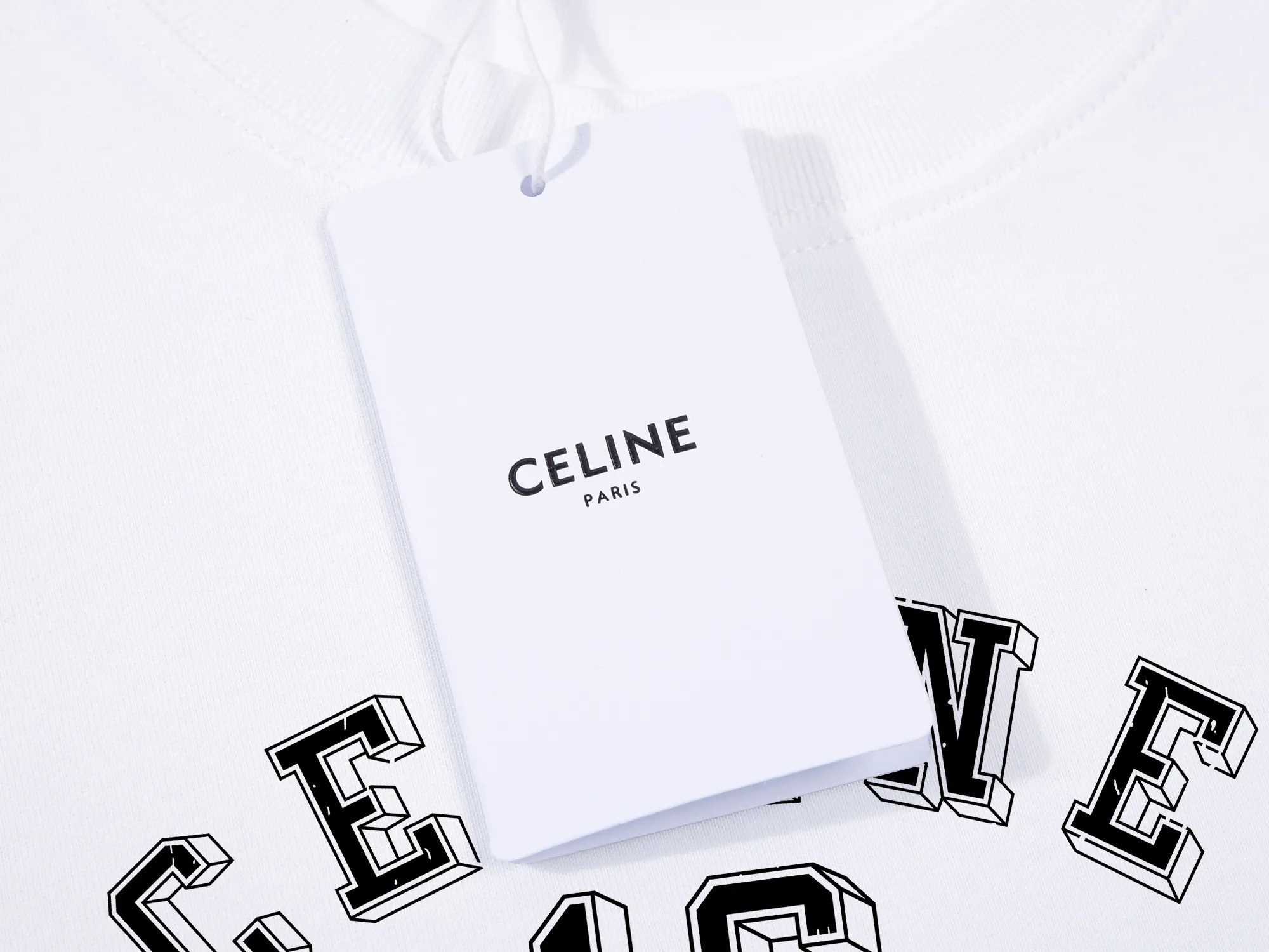 🅿️160 Celin printed letters‼ ️Short-sleeved T-shirt® *Customized 280g cotton fabric, the fabric is soft, skin-friendly and comfortable *Laminated letter logo on the front *A very simple and elegant one that is unparalleled in terms of upper body comfort, interpreting your luxury and taste, and creating your fashionable charm. ⚠️Washing method: It is recommended to dry clean or wrap the reverse side in a laundry bag and machine wash it quickly in cold water and let it dry naturally! ⚠️ Unisex style 𝐂𝐎𝐋𝐎𝐔𝐑: White Black 𝐒𝐈𝐙𝐄: S-XL