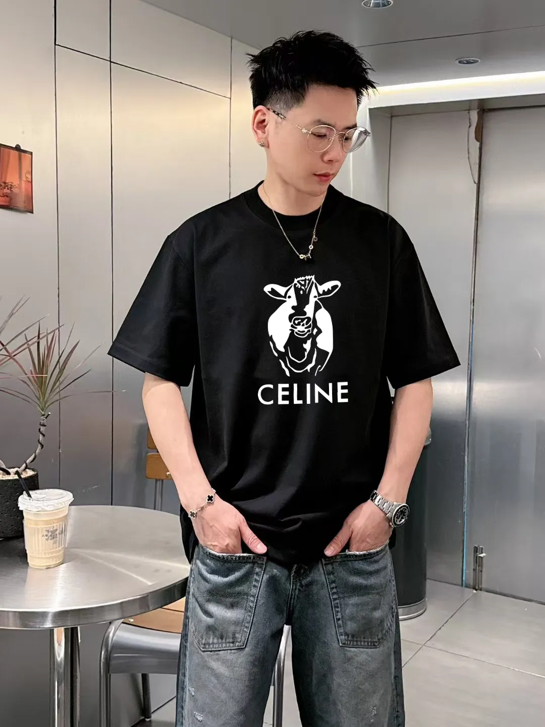 🅿️170 ✨🔥 [CELINE] 2025FW short-sleeved T-shirt, flocked pattern letter LOGO, high-end 26s double yarn 300g fabric, heavy fabric, custom stretcher rib, same vat and dye, complete three standards, same style for men and women, color: black, white, size: S M L XL 2XL