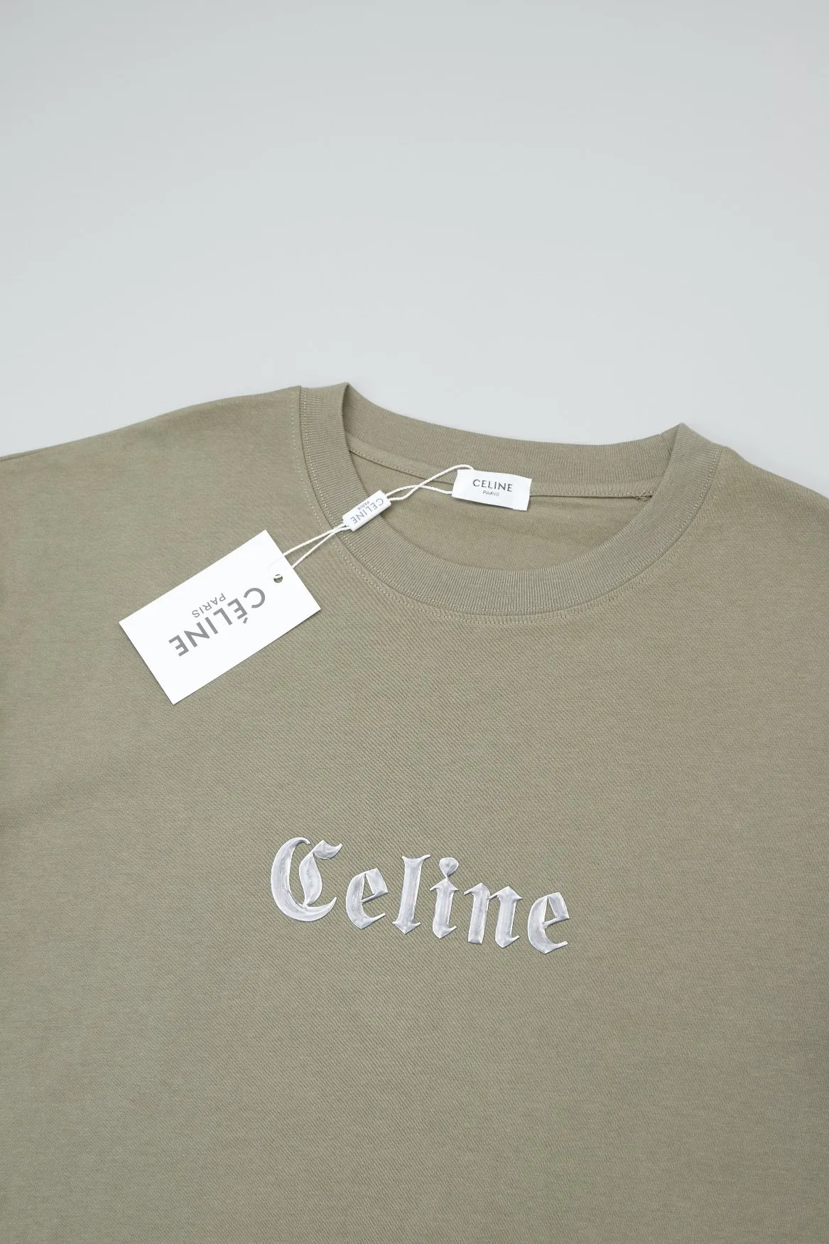 🅿️200 ✨CEL✨🆕25SS spring and summer new style Classic logo short sleeves Light luxury Essential item for daily commuting for men and women Correct version Welcome to compare Detailed features · 260g 100% pure cotton double yarn jersey fabric · Custom dyed in the same cylinder, special thickened 32 count double-strand 1X1 thread · Double needle stitching and cross-stitching technology · Original main mark, washed tag, brand moisture-proof paper packaging Color: wine purple/black/military green Size: S/M/L/XL