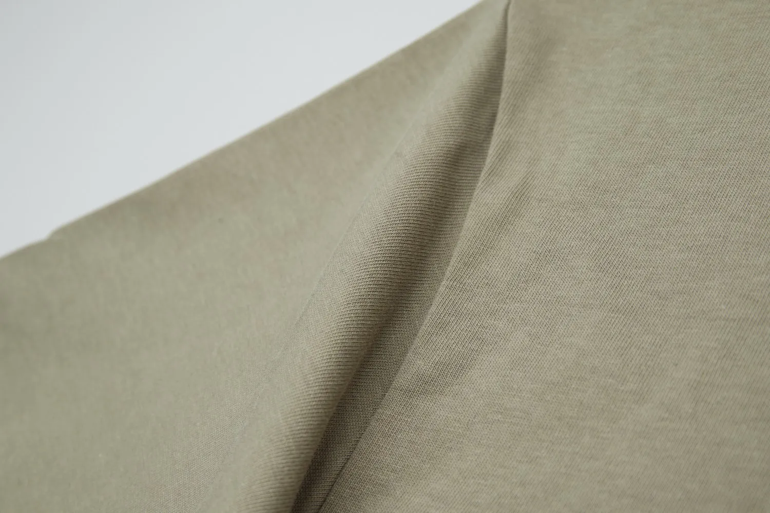 🅿️200 ✨CEL✨🆕25SS spring and summer new style Classic logo short sleeves Light luxury Essential item for daily commuting for men and women Correct version Welcome to compare Detailed features · 260g 100% pure cotton double yarn jersey fabric · Custom dyed in the same cylinder, special thickened 32 count double-strand 1X1 thread · Double needle stitching and cross-stitching technology · Original main mark, washed tag, brand moisture-proof paper packaging Color: wine purple/black/military green Size: S/M/L/XL