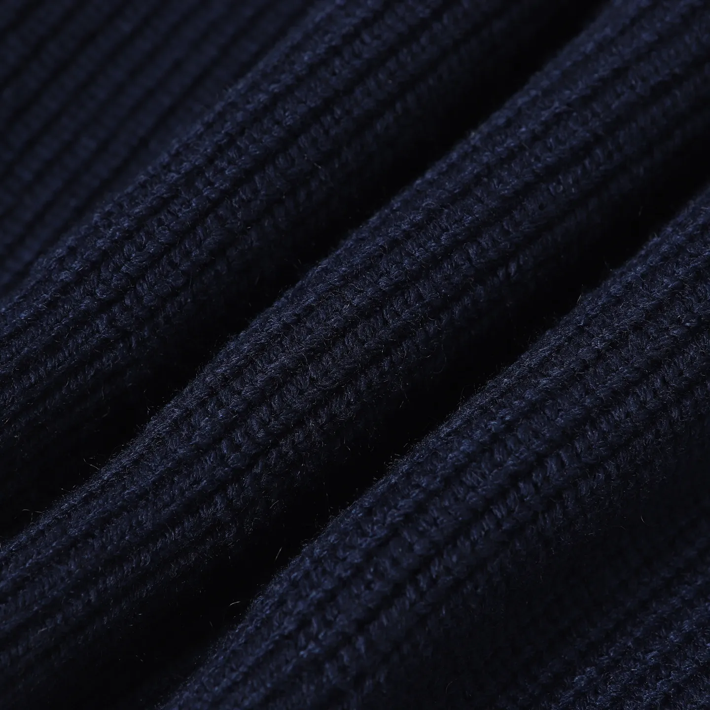 🅿️370 Celine/Celine 25Fw early autumn new Arc de Triomphe logo cardigan exclusively developed by yb! High quality production! Three-dimensional towel embroidered Arc de Triomphe heavyweight 100% imported wool yarn, the texture is invincible, come to those who know the stuff! The classic version has a lazy retro temperament, a preppy style for younger girls, and the upper body is versatile, handsome and fashionable! A must-have high-end item for Bai Fumei! The pattern doesn’t make your upper body look slimmer! Highly recommended for self-retention Color: Navy/Grey Size: S M L